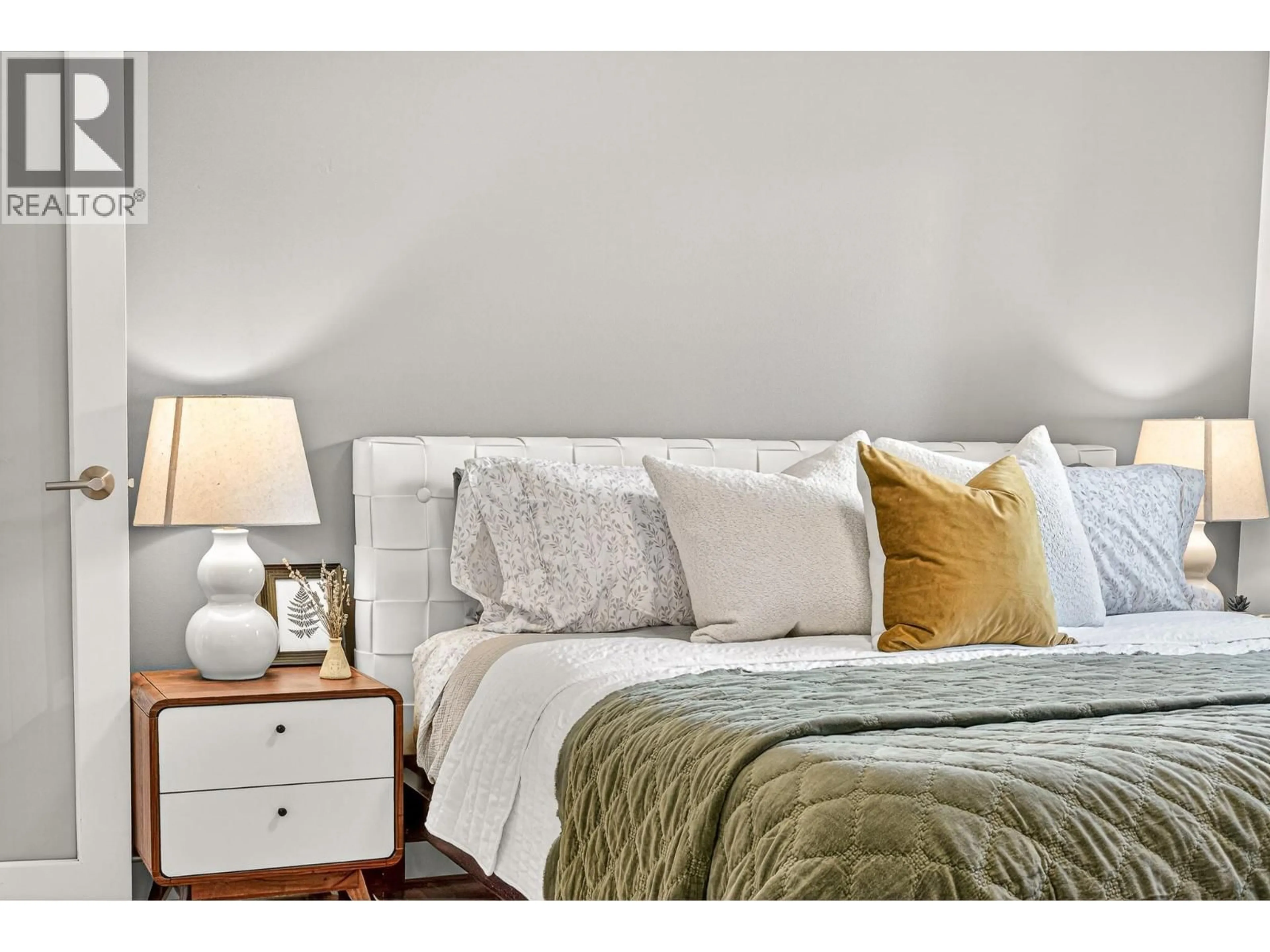 Bedroom with bed, wood/laminate floor for 37 PARK CRESCENT, Fernie British Columbia V0B1M3