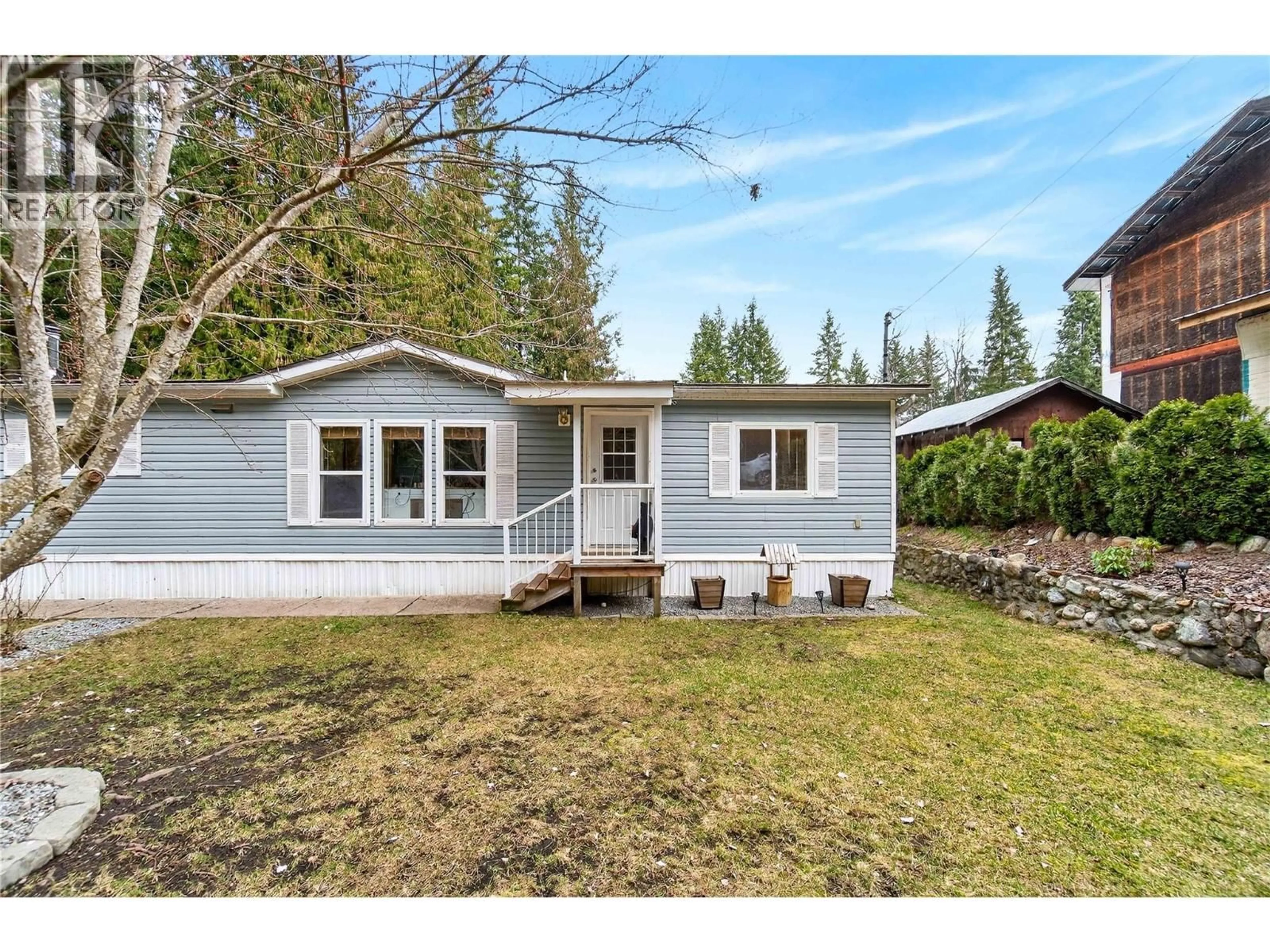 Home with vinyl exterior material, unknown for 19 WEST POIRIER ROAD, Mara British Columbia V0E2K0