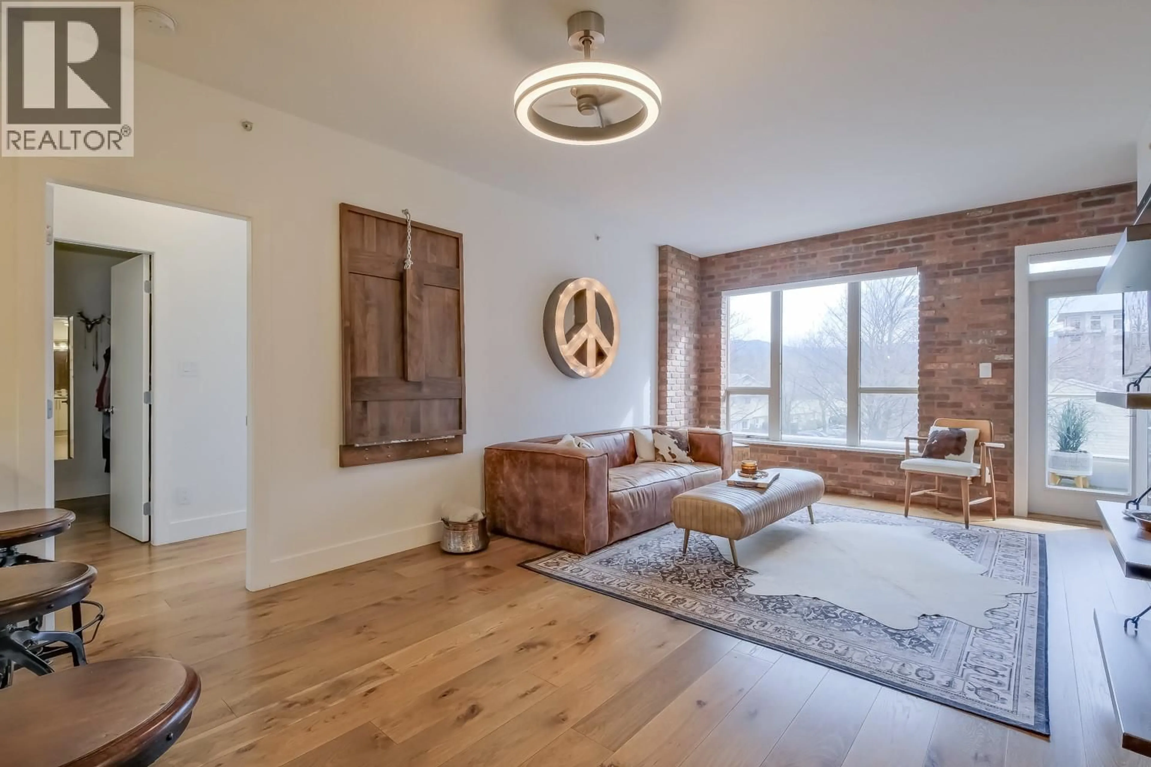 Living room with furniture, wood/laminate floor for 215 - 1160 BERNARD AVENUE, Kelowna British Columbia V1Y6R2