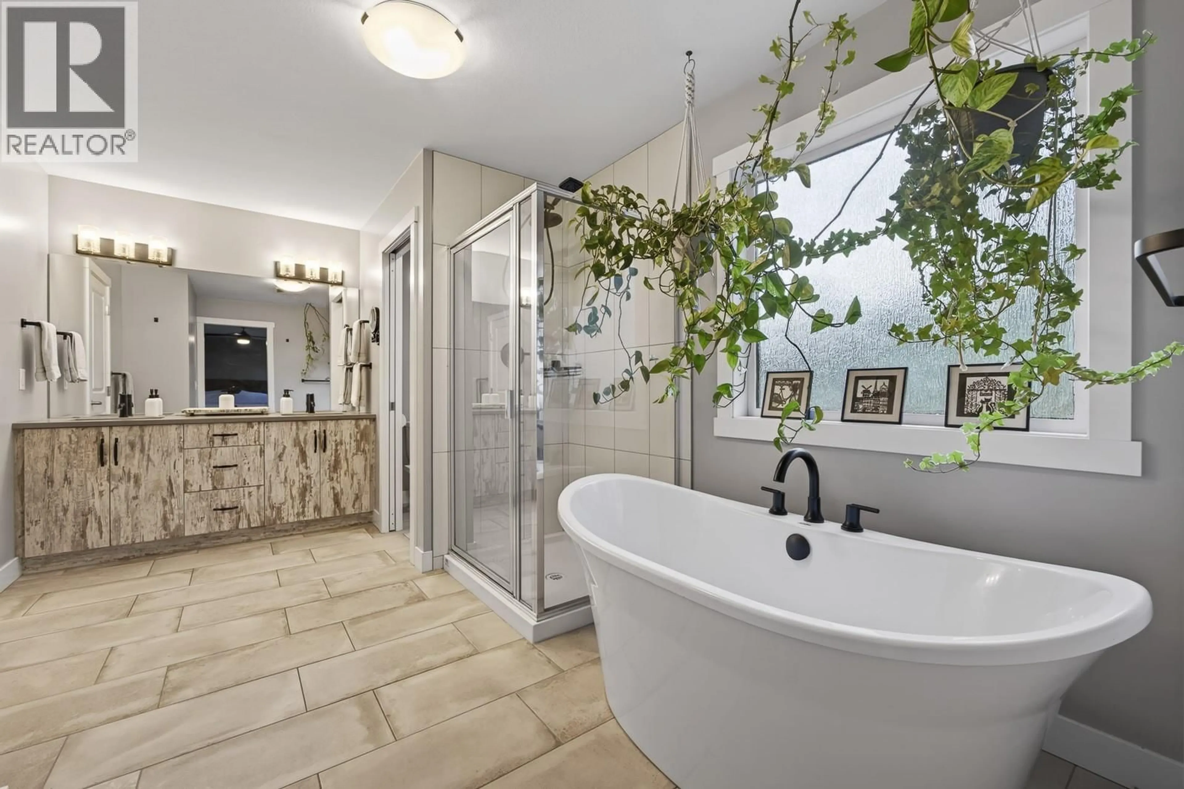 Contemporary bathroom, ceramic/tile floor for 5 - 2893 ROBINSON ROAD, Lake Country British Columbia V4V1H8