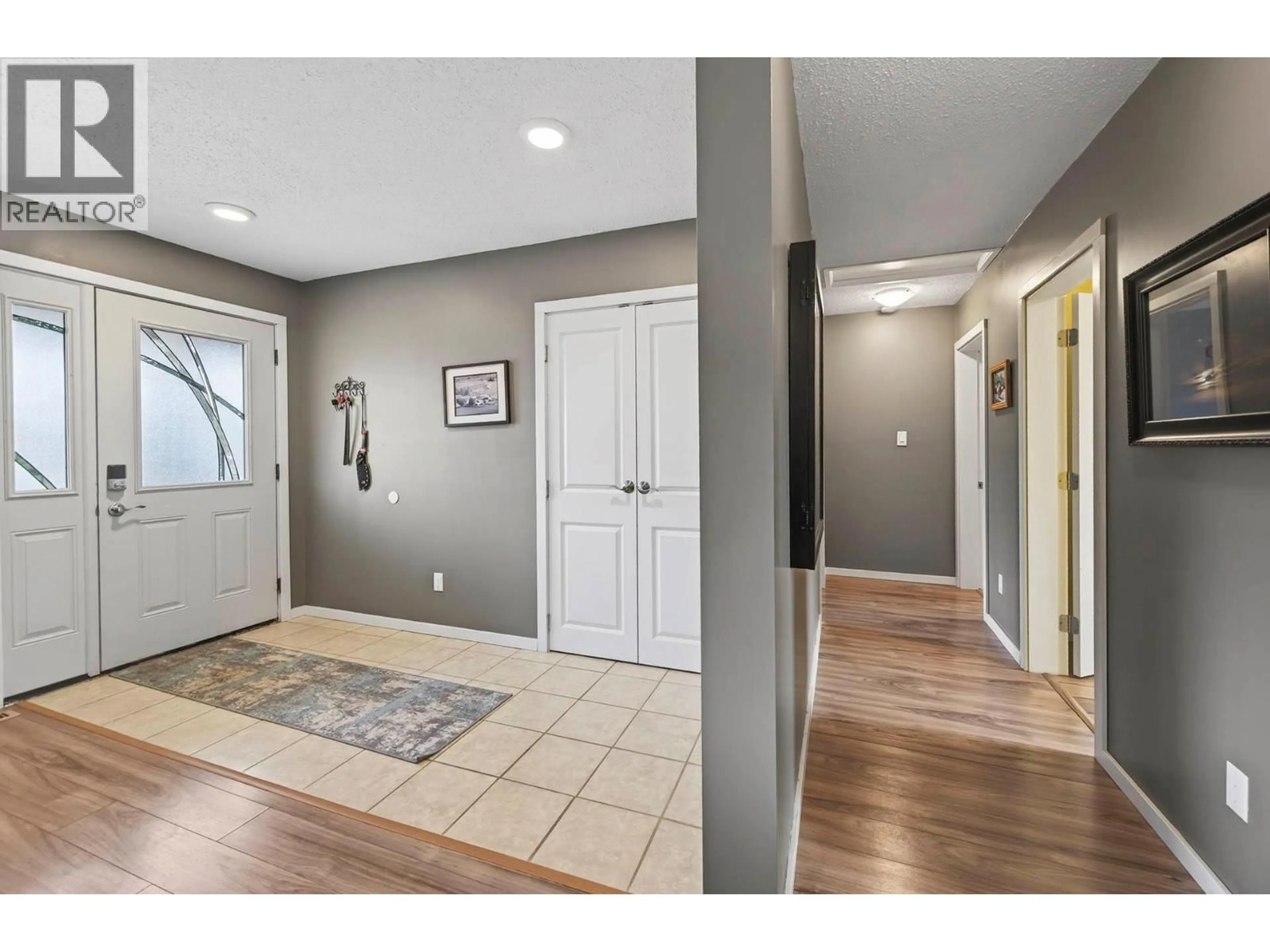 Indoor entryway for 170 JENKINS ROAD, Clearwater British Columbia V0E1N2