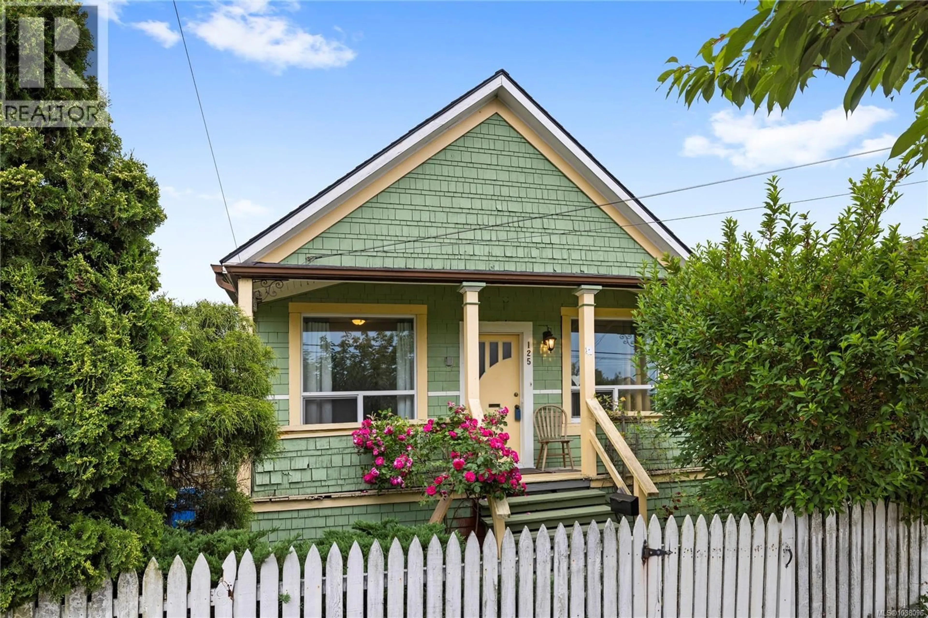 Home with vinyl exterior material, street for 125 VICTORIA ROAD, Nanaimo British Columbia V9R4P4