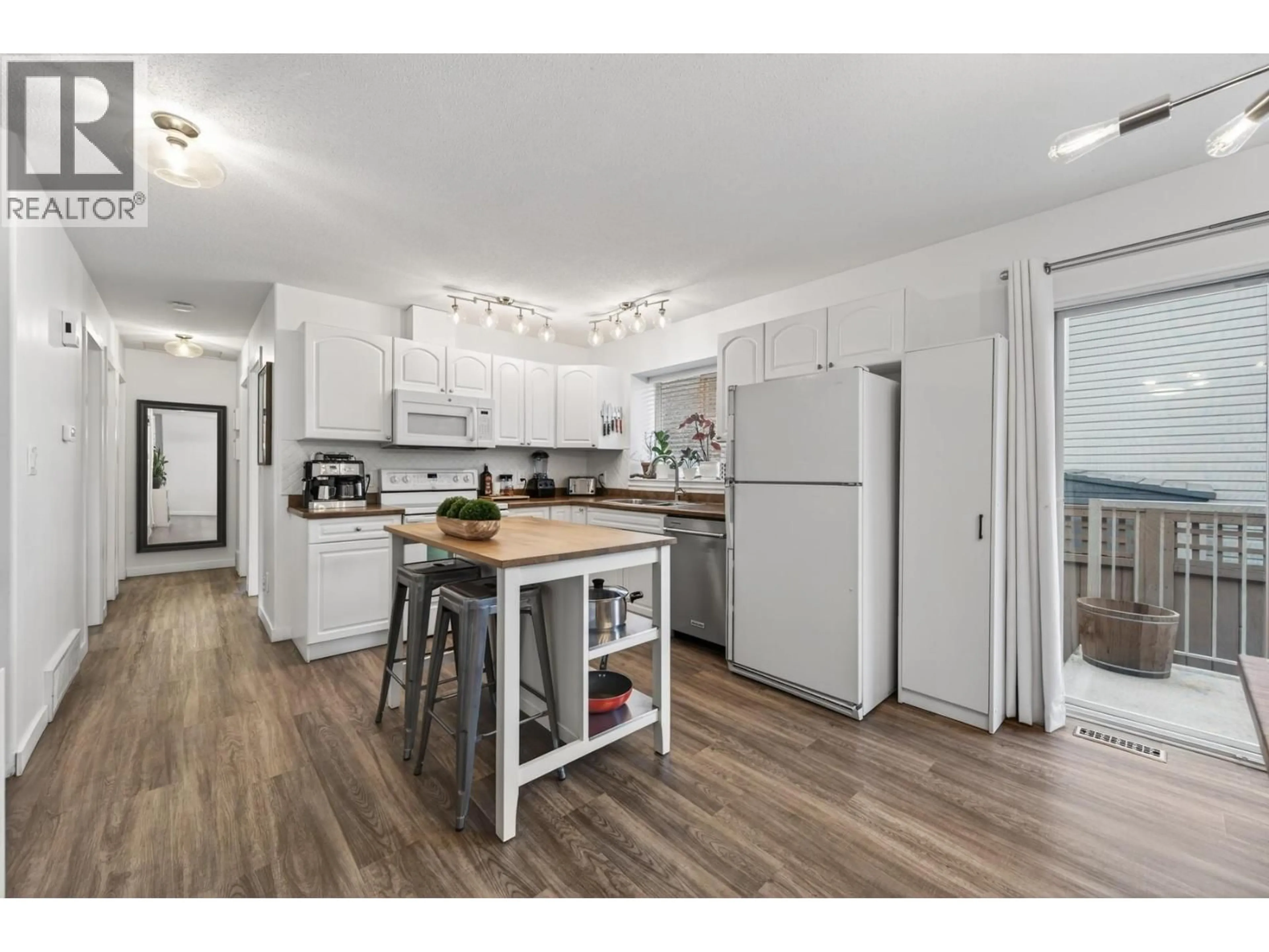 Open concept kitchen, wood/laminate floor for 1919 ASH WYND, Kamloops British Columbia V1S1X5