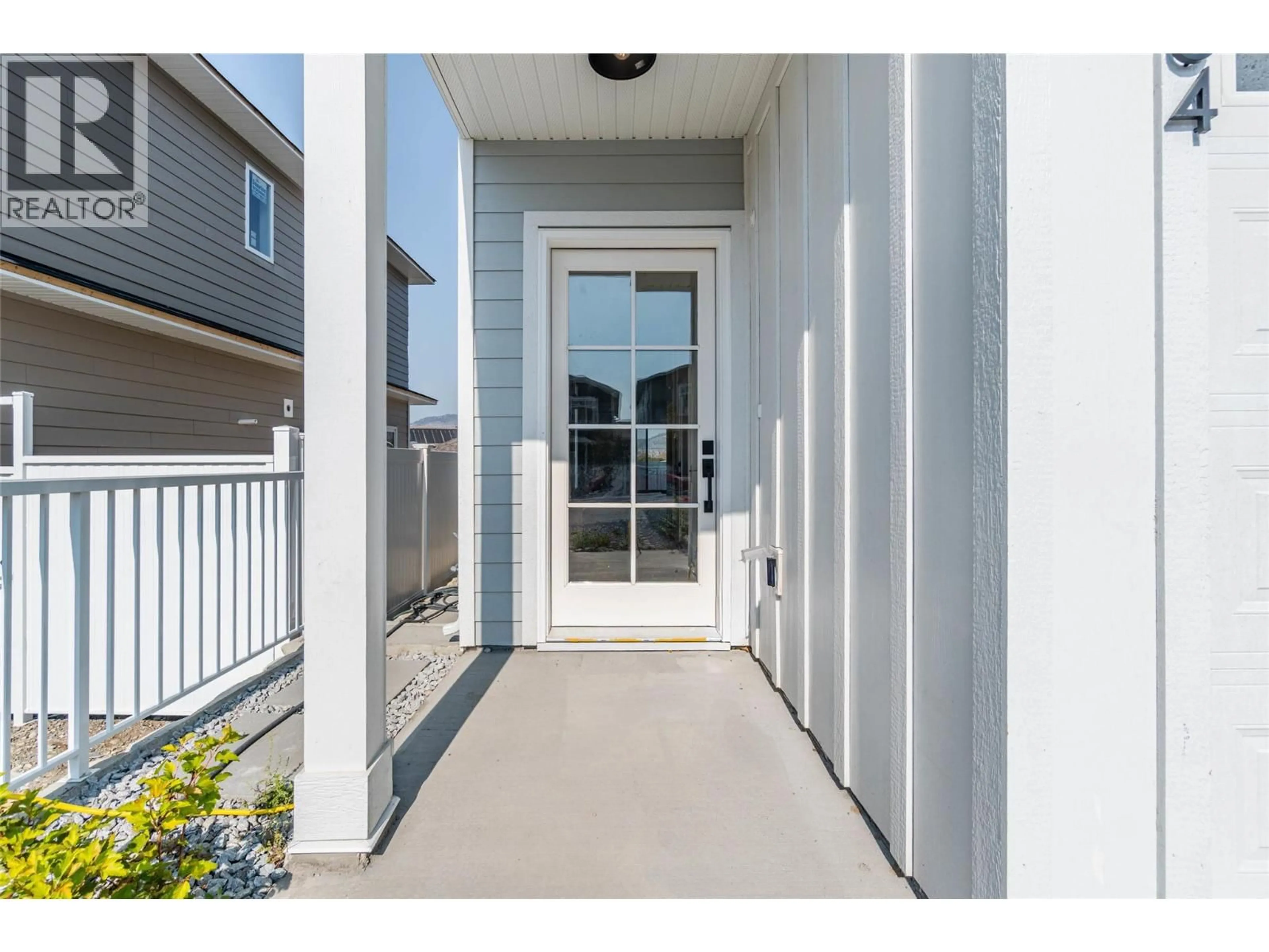 Indoor entryway for 384 CHARDONNAY AVENUE, Oliver British Columbia V0H1T4