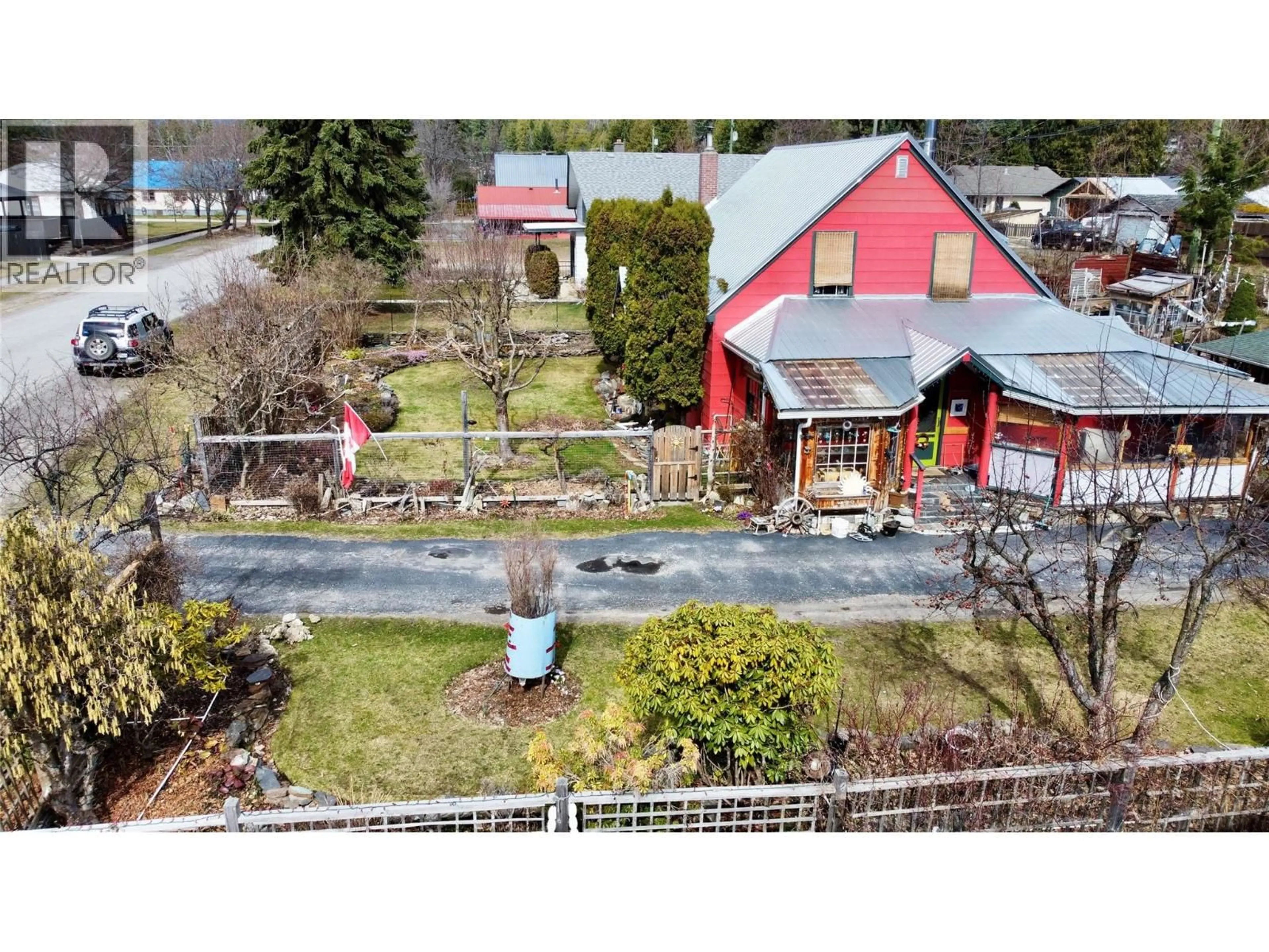 A pic from outside/outdoor area/front of a property/back of a property/a pic from drone, unknown for 203 4TH AVENUE NORTHWEST, Nakusp British Columbia V0G1R0