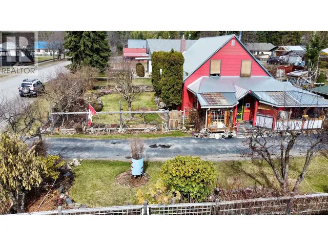 203 4TH AVENUE NORTHWEST, Nakusp 4