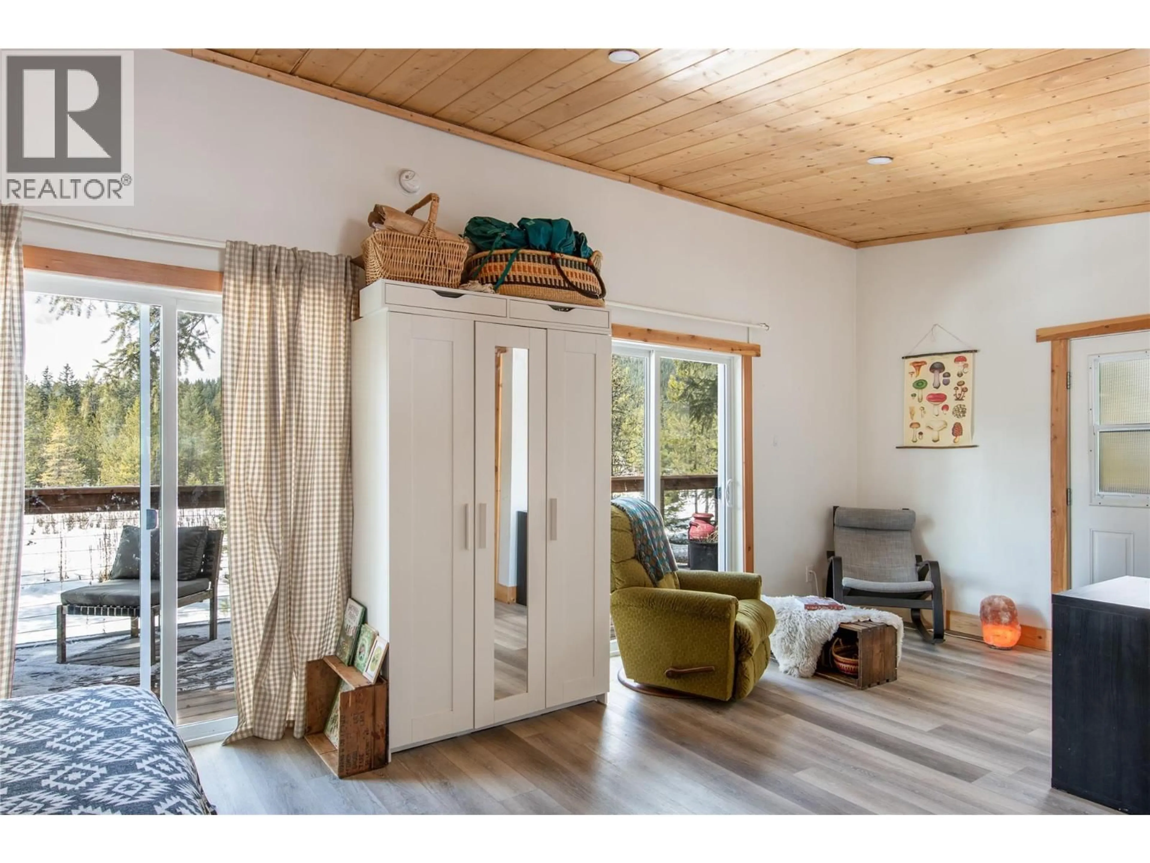 Indoor entryway for 2325 HEDGES ROAD, Golden British Columbia V0A1H1