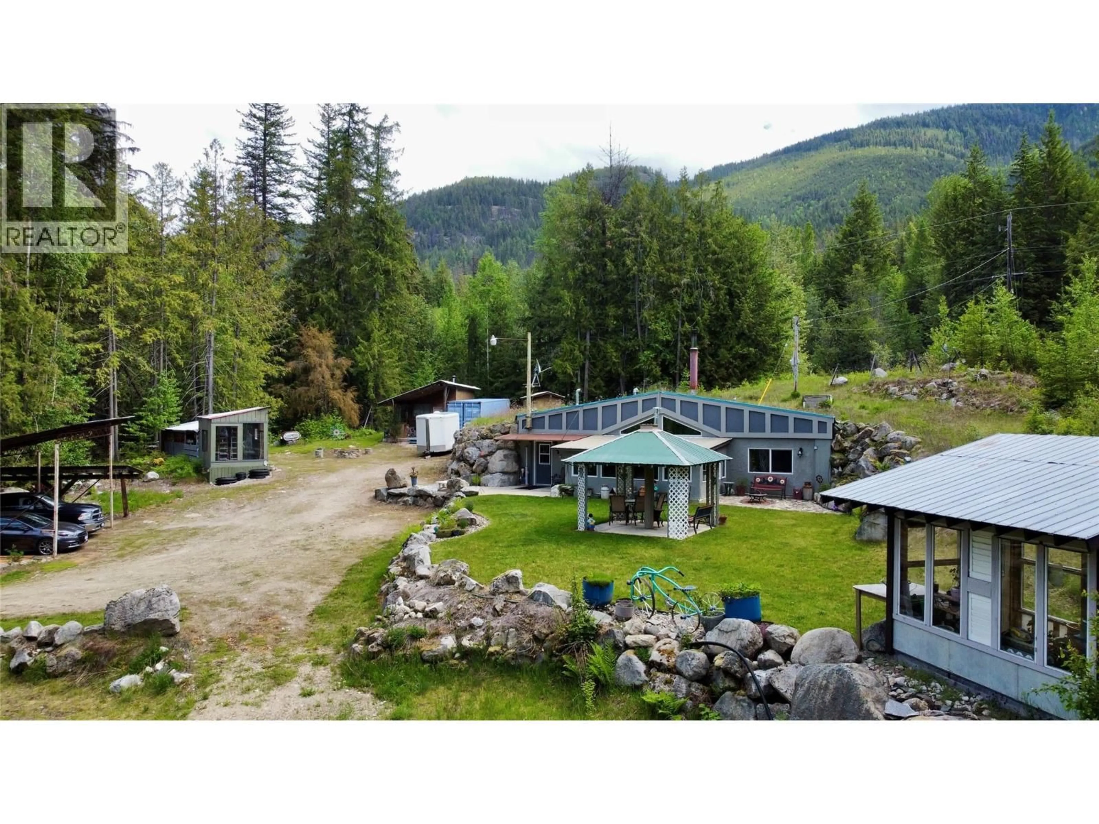 A pic from outside/outdoor area/front of a property/back of a property/a pic from drone, mountain view for 7705 OMEN ROAD, Fauquier British Columbia V0G1K0