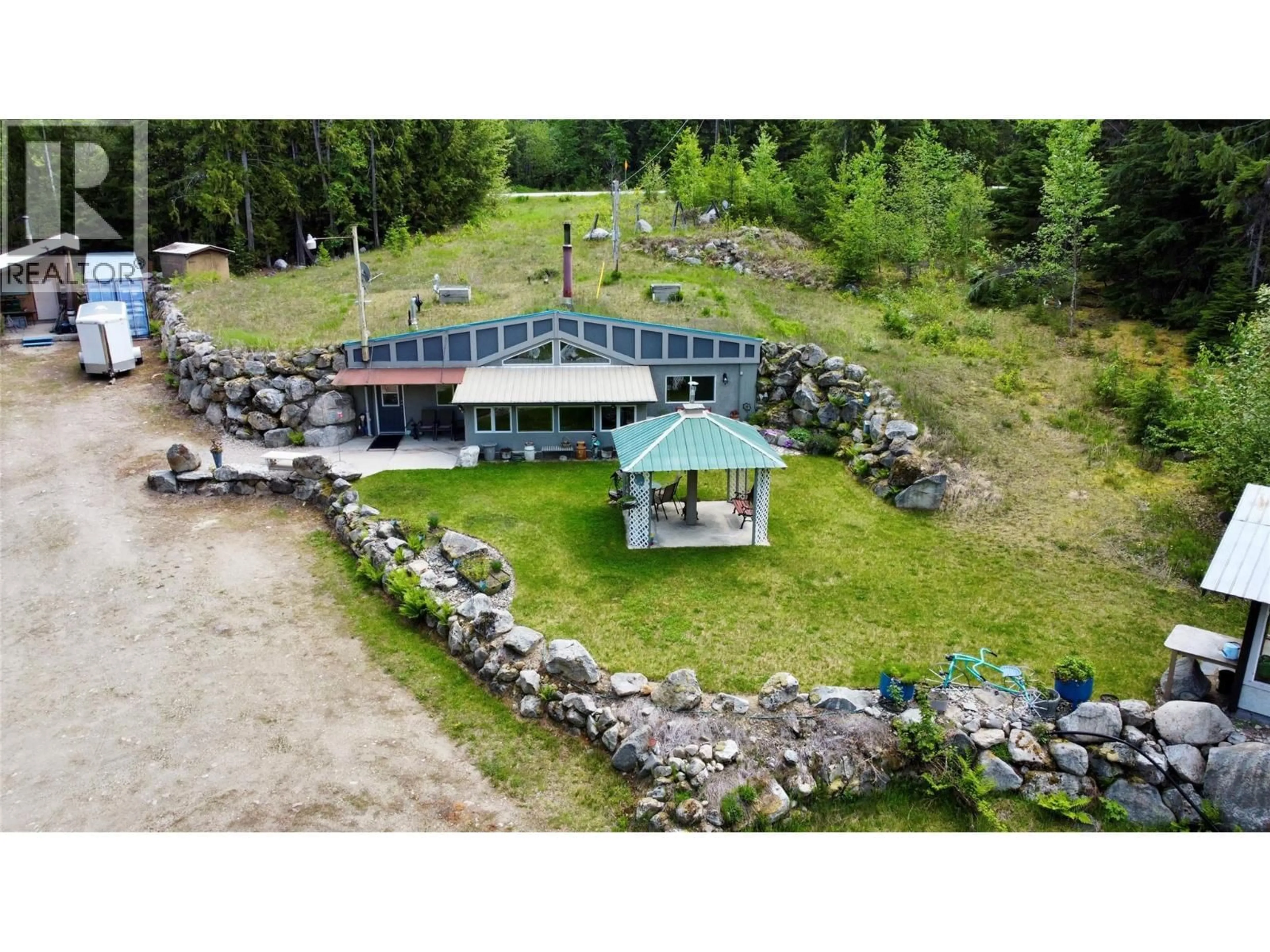 A pic from outside/outdoor area/front of a property/back of a property/a pic from drone, unknown for 7705 OMEN ROAD, Fauquier British Columbia V0G1K0