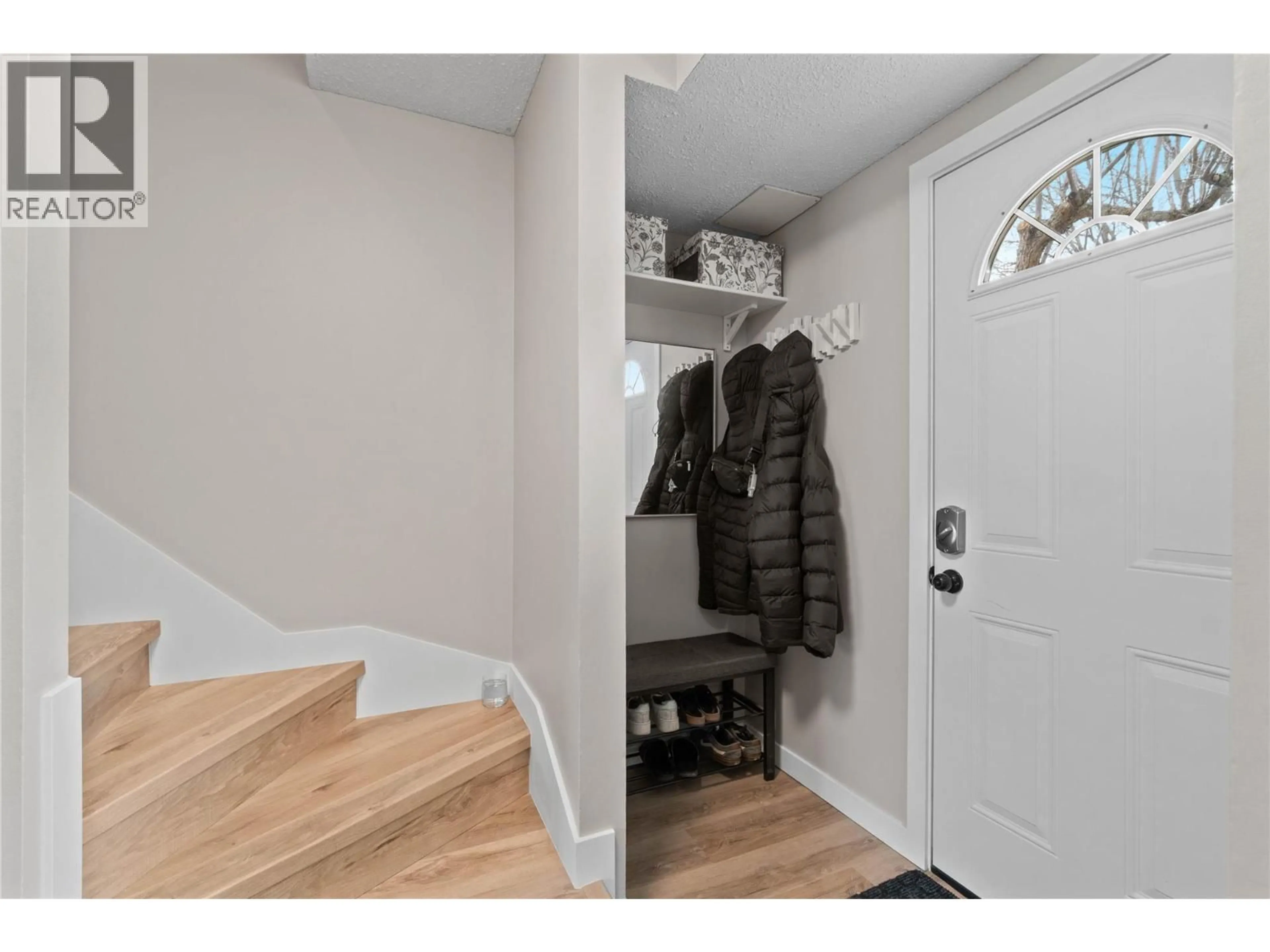 Indoor entryway for 46 - 1605 SUMMIT DRIVE, Kamloops British Columbia V2E2A5