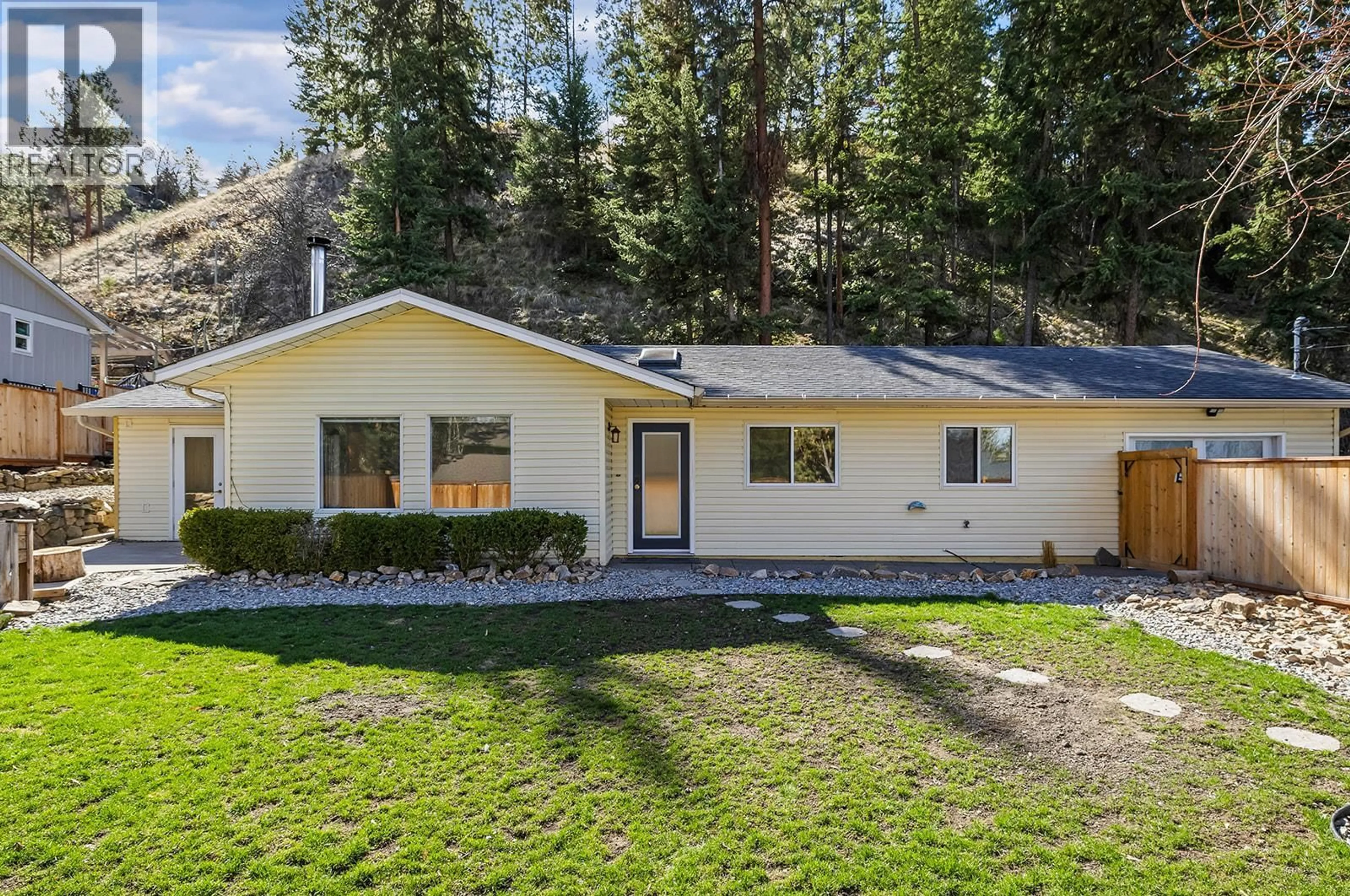 Home with vinyl exterior material, mountain view for 4700 GORDON DRIVE, Kelowna British Columbia V1W4P4