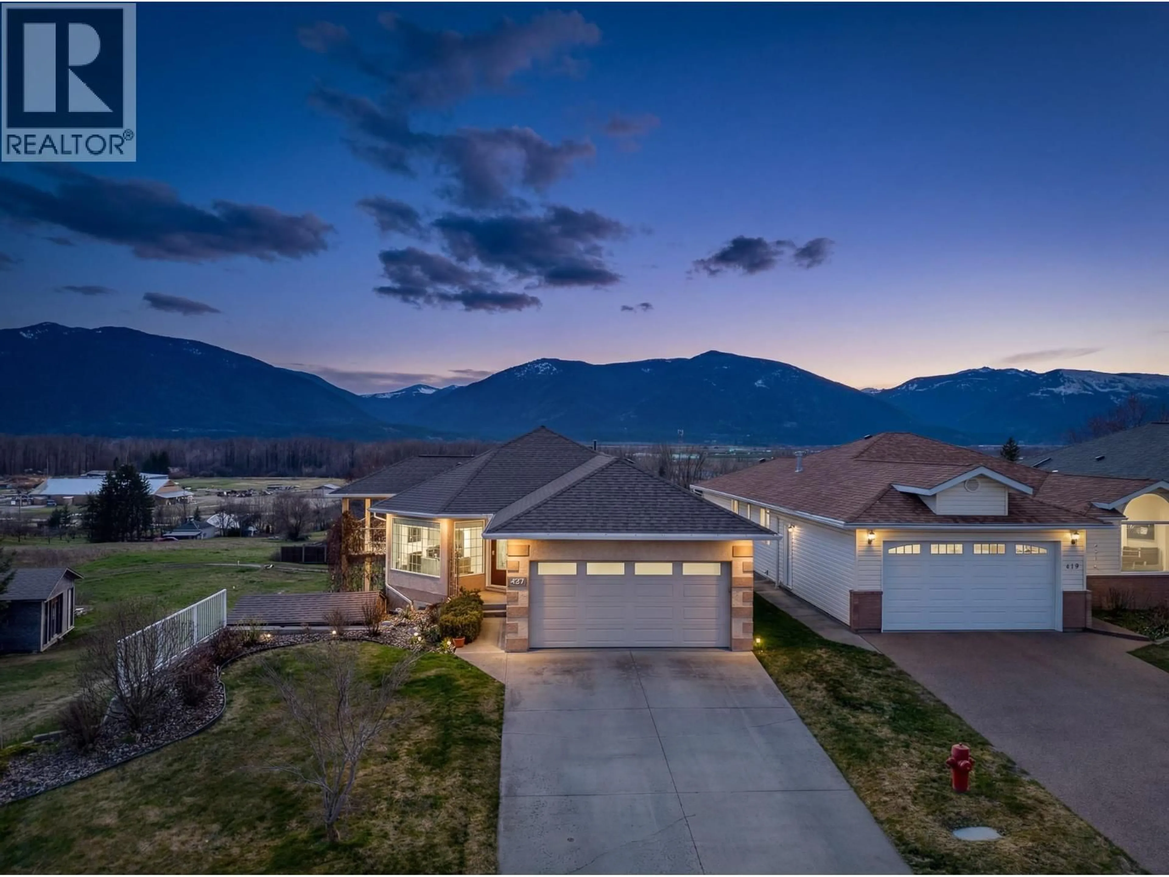 A pic from outside/outdoor area/front of a property/back of a property/a pic from drone, mountain view for 423 6TH AVENUE SOUTH, Creston British Columbia V0B1G3