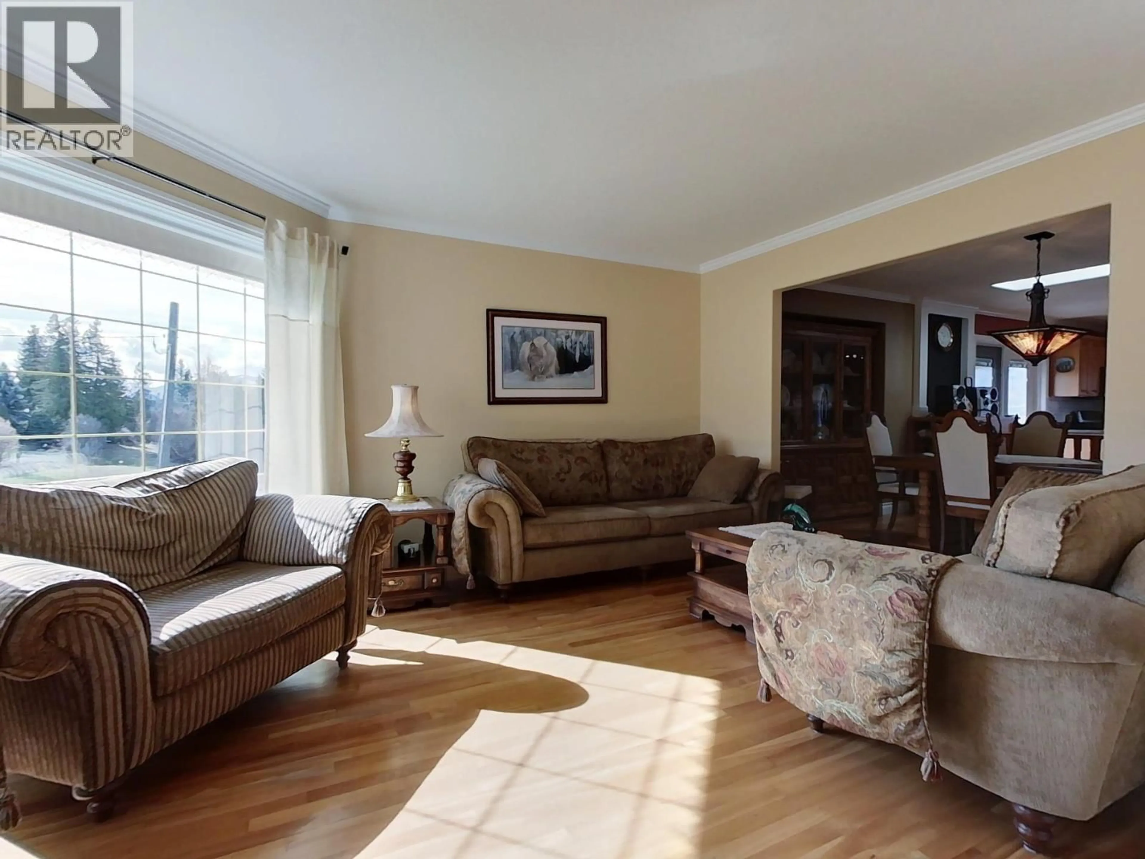 Living room with furniture, wood/laminate floor for 423 6TH AVENUE SOUTH, Creston British Columbia V0B1G3