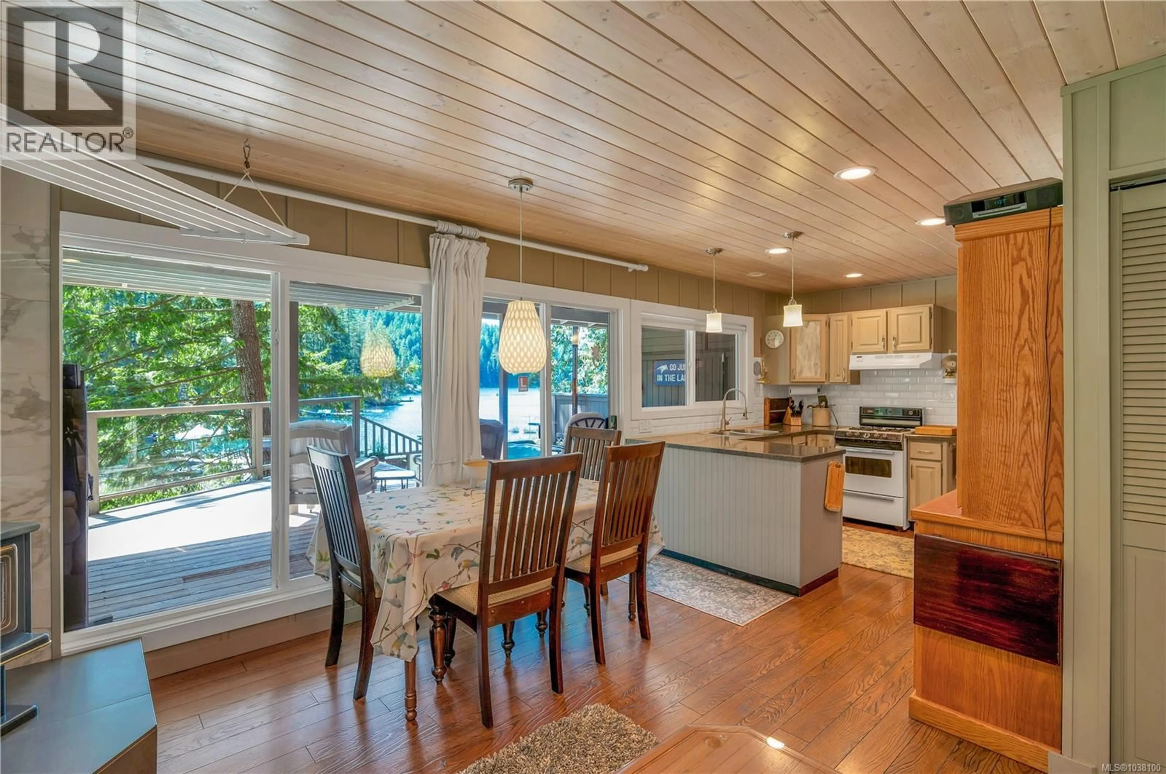 Open concept kitchen, wood/laminate floor for Blk G VILLAGE BAY LAKE, Quadra Island British Columbia V0P1H0