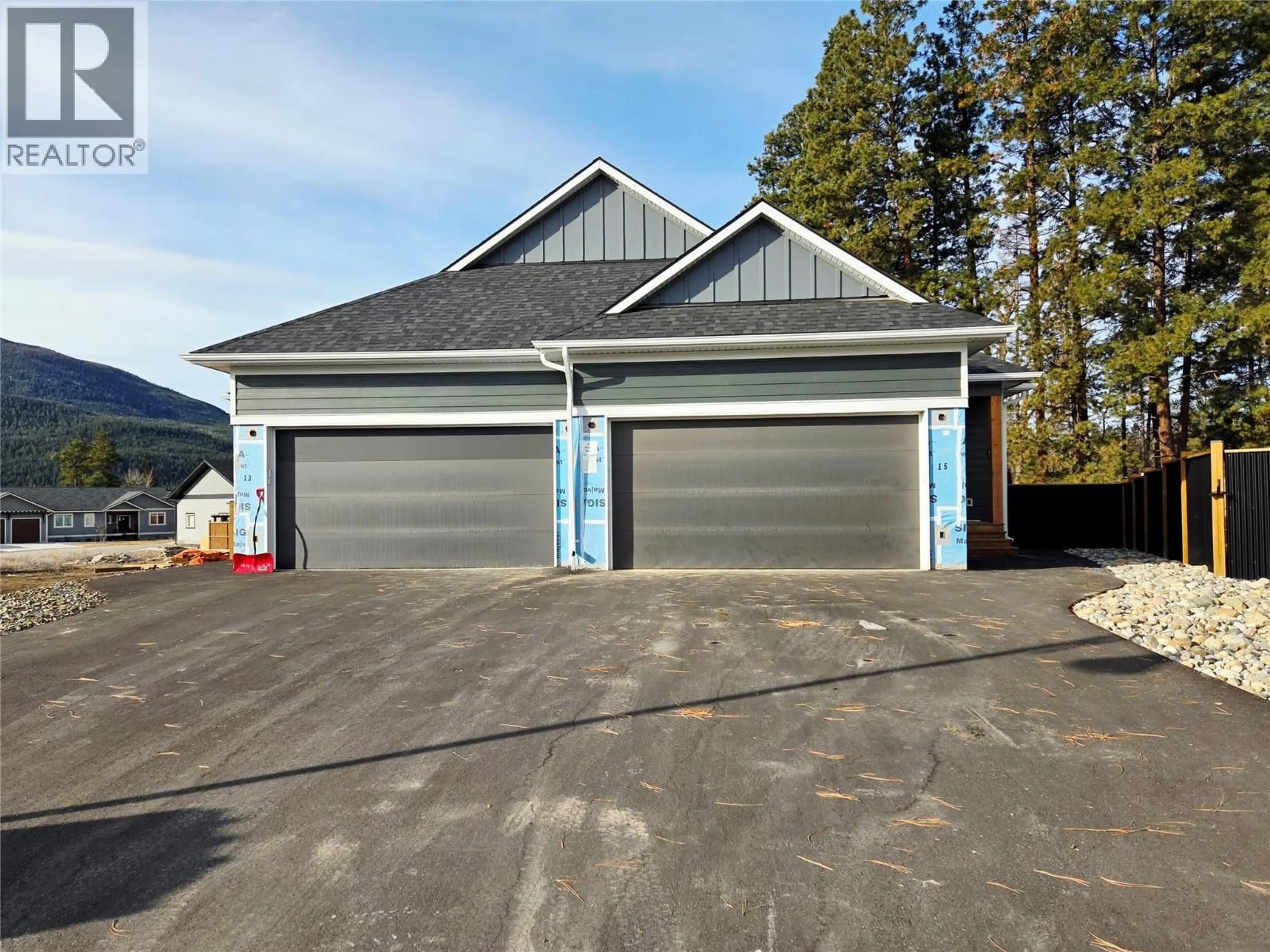 Indoor garage for 15 TURNER CLOSE, Kimberley British Columbia V1A3G7
