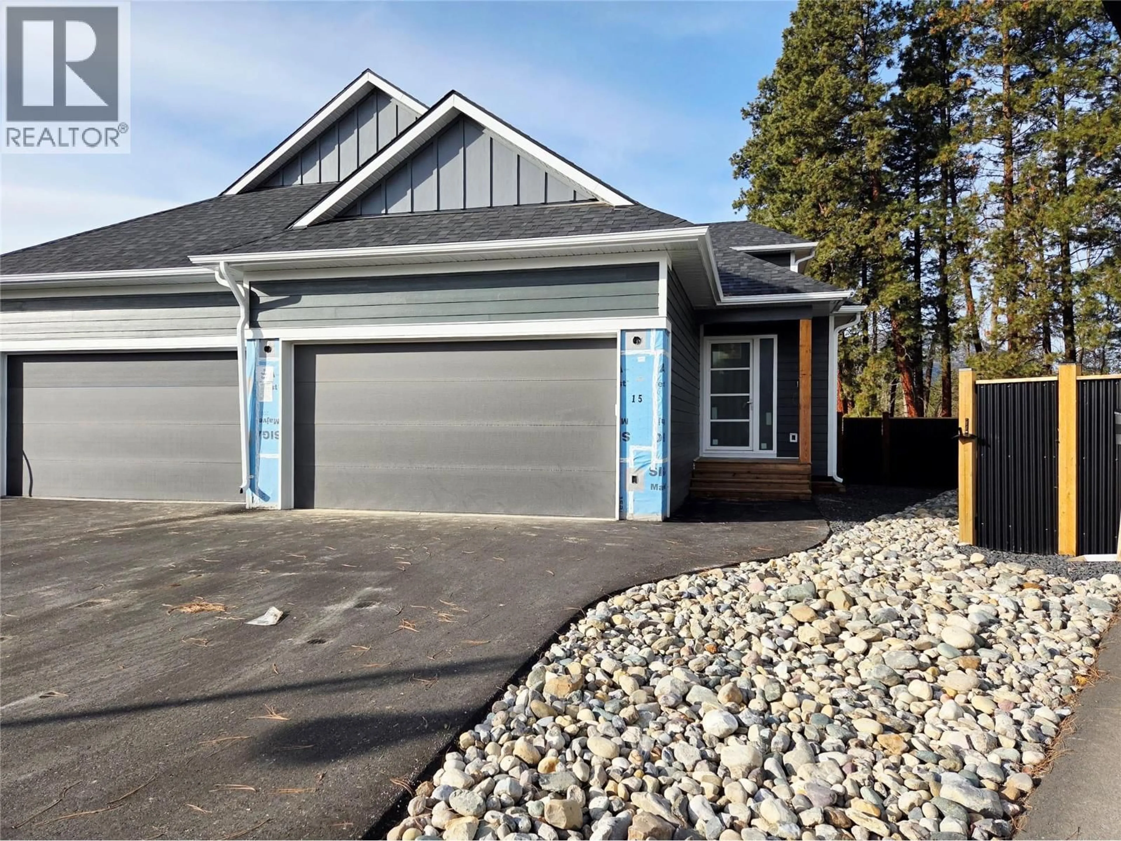 Home with vinyl exterior material, street for 15 TURNER CLOSE, Kimberley British Columbia V1A3G7