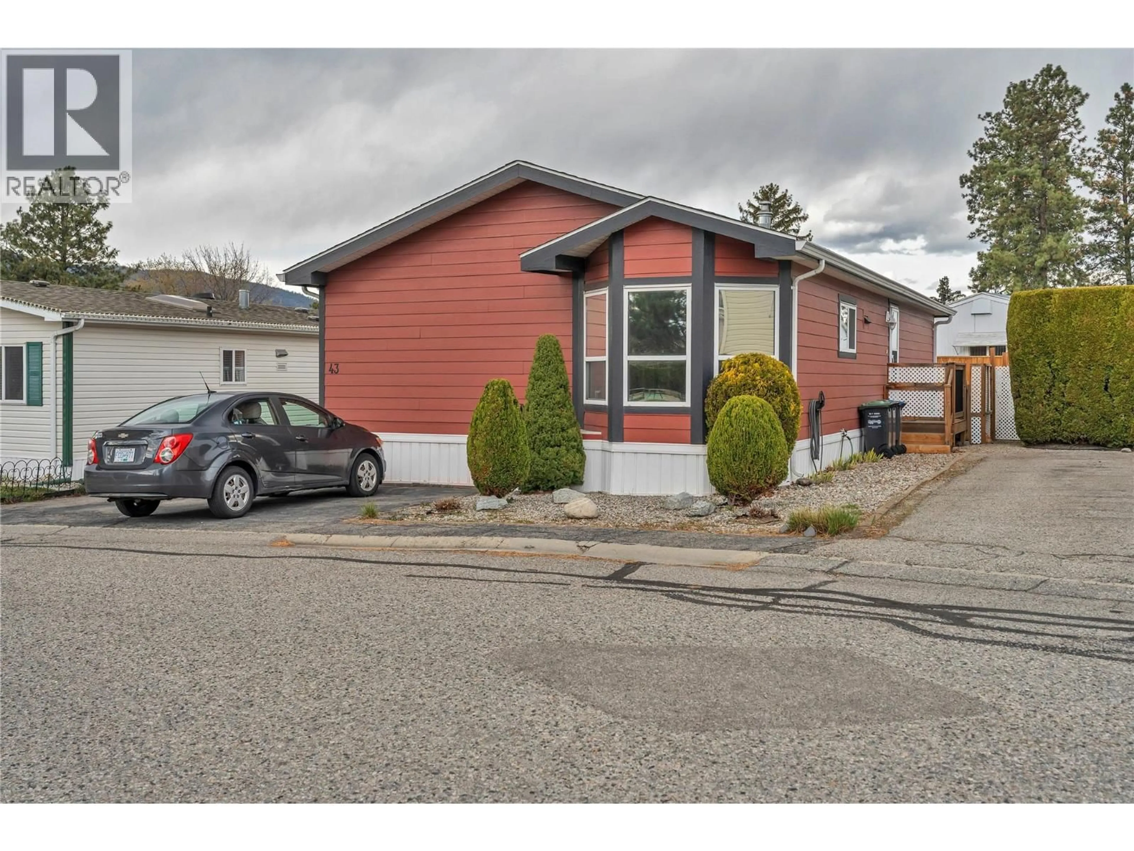 Home with vinyl exterior material, street for 43 - 98 OKANAGAN AVENUE EAST, Penticton British Columbia V2A3J5
