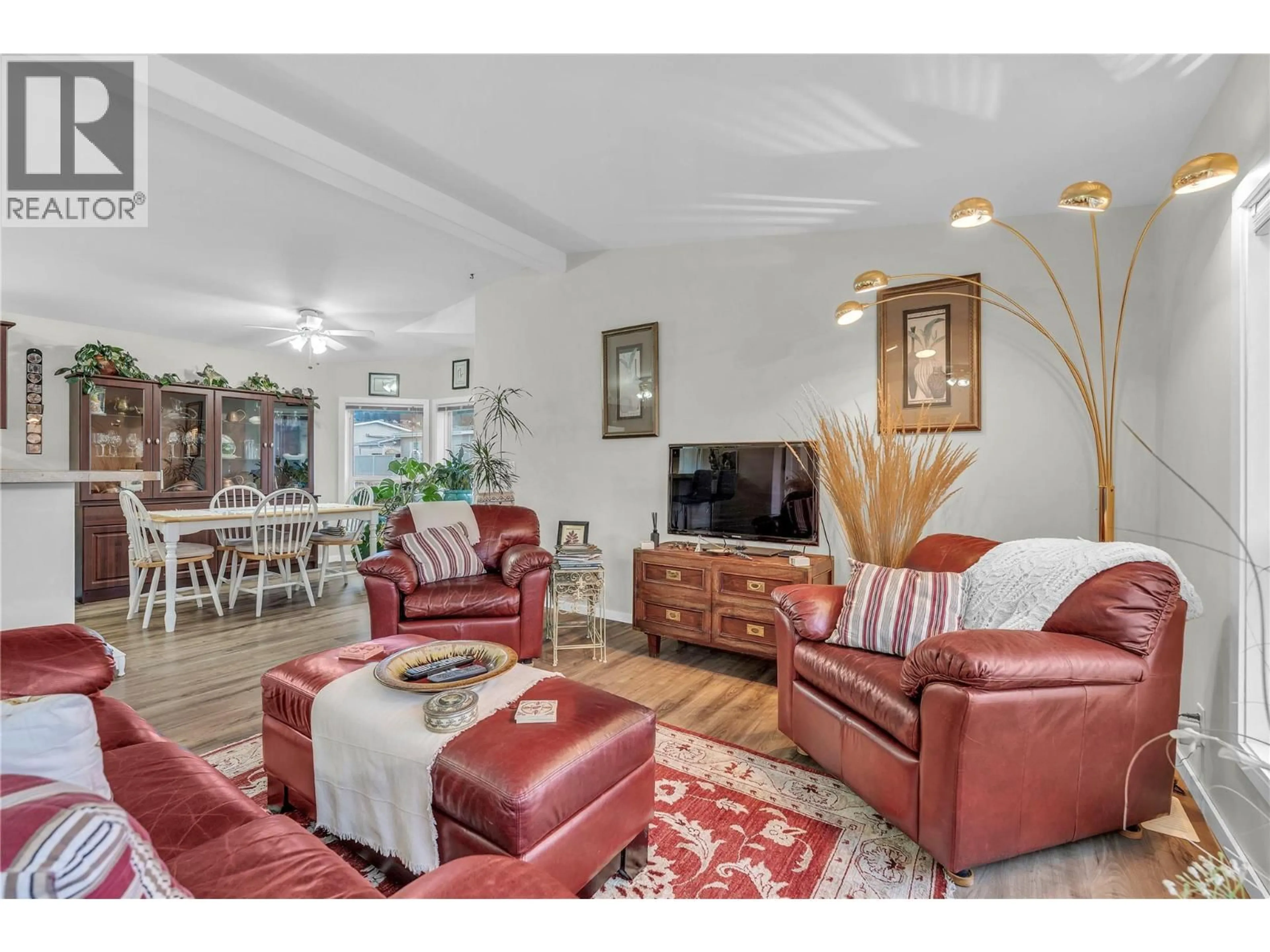 Living room with furniture, unknown for 43 - 98 OKANAGAN AVENUE EAST, Penticton British Columbia V2A3J5