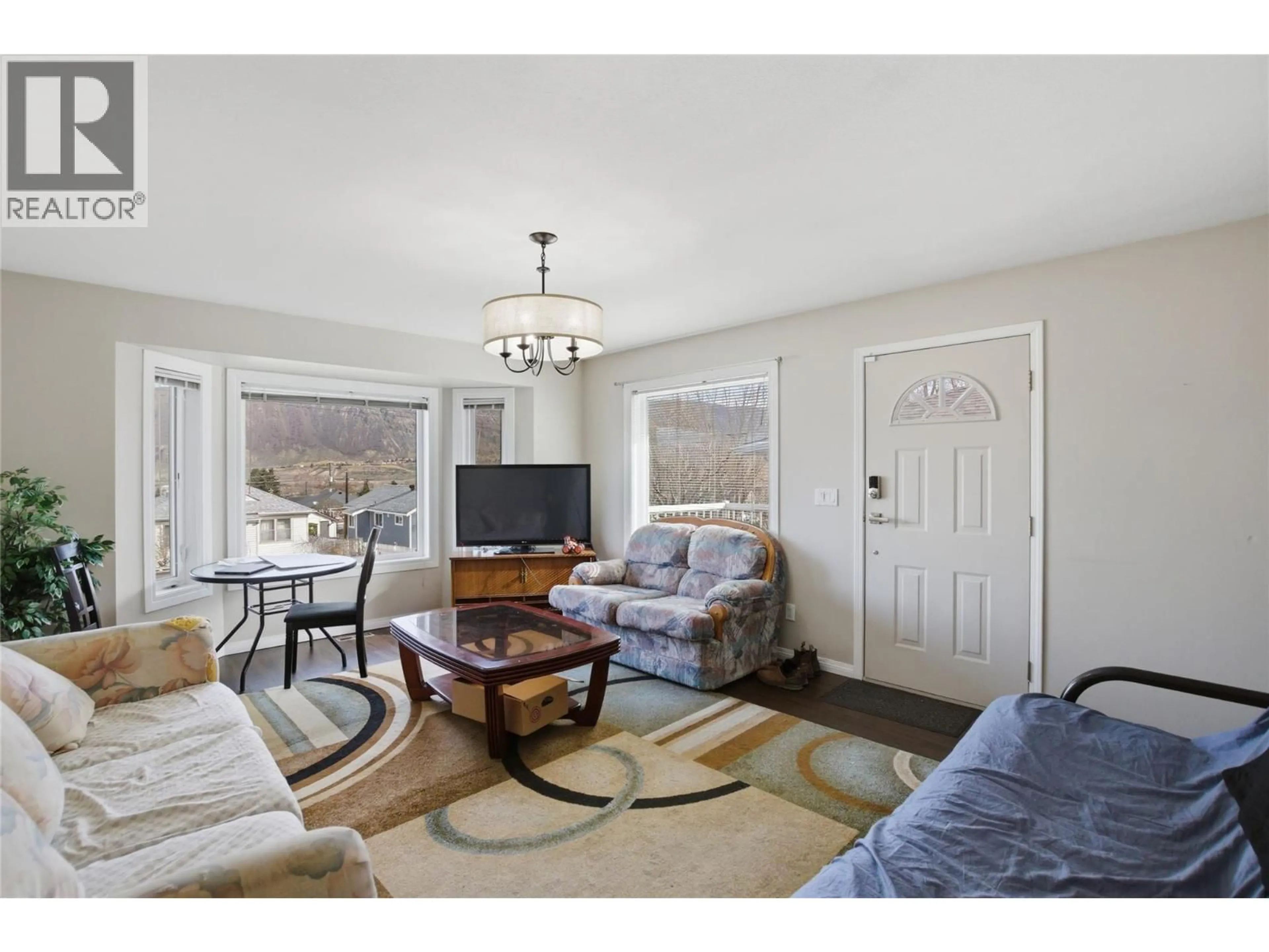 Living room with furniture, unknown for 935 DOMINION STREET, Kamloops British Columbia V2C2Y3