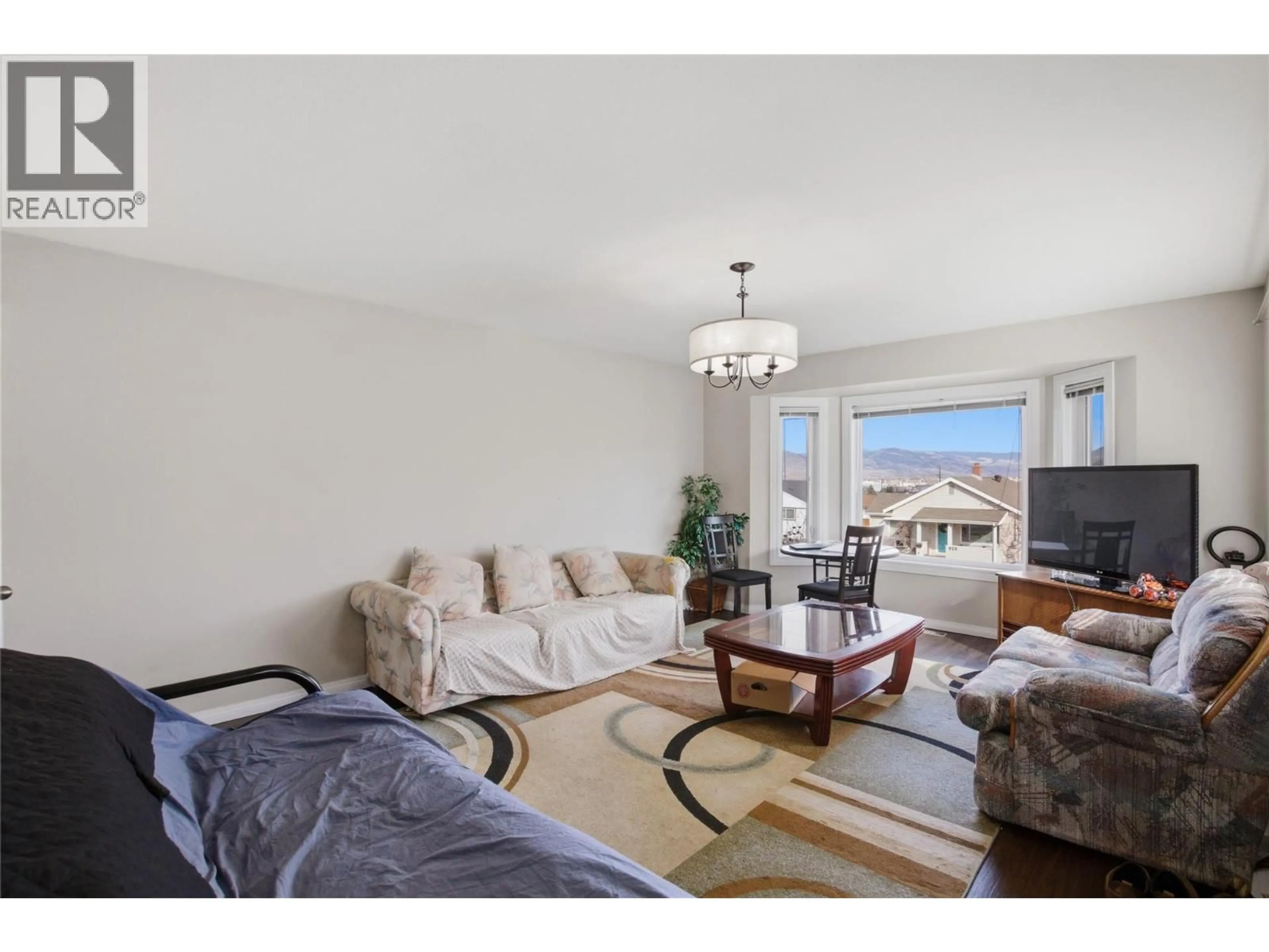 Living room with furniture, unknown for 935 DOMINION STREET, Kamloops British Columbia V2C2Y3