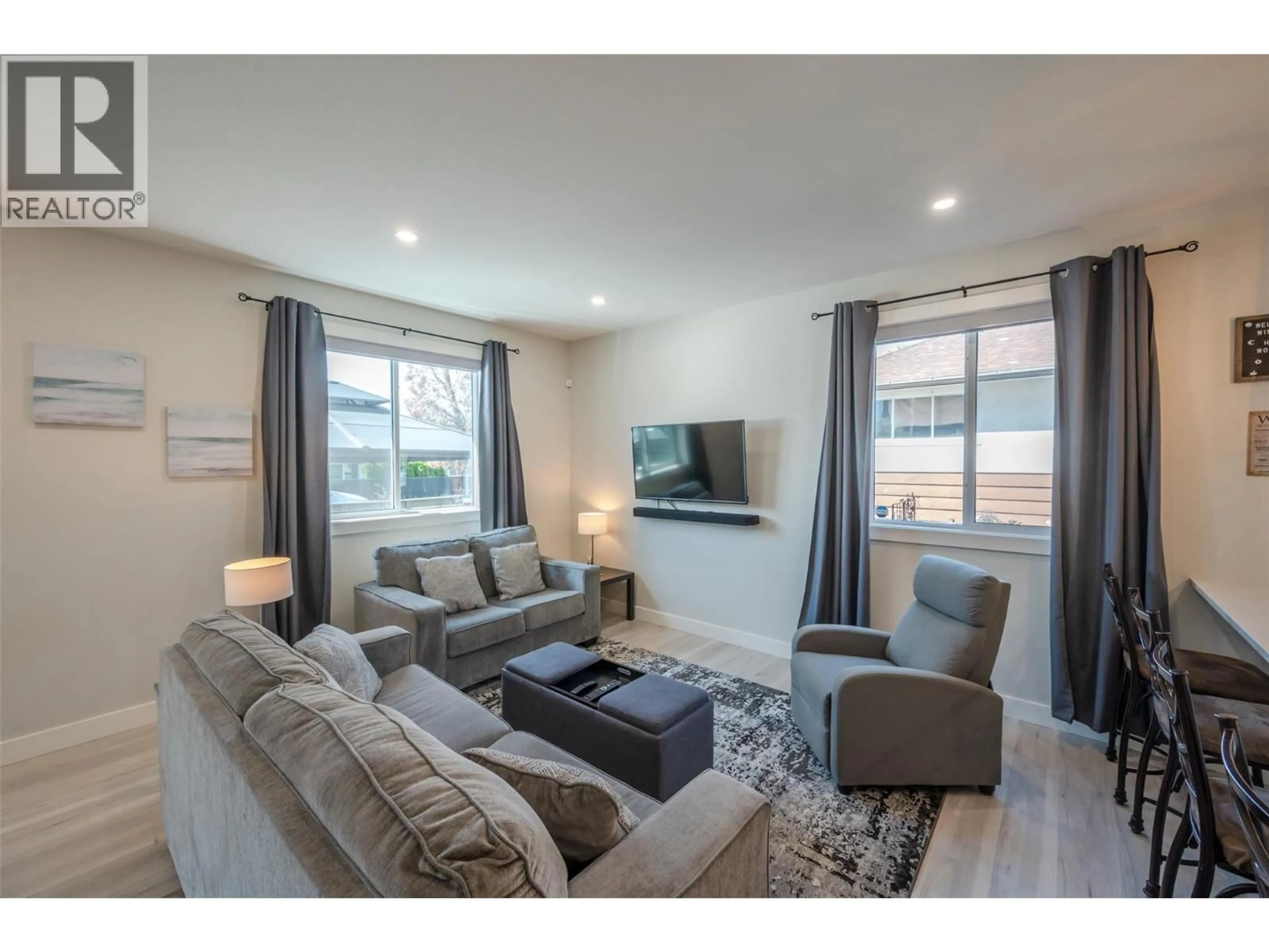 Living room with furniture, unknown for 101 - 547 WESTMINSTER AVENUE, Penticton British Columbia V2A1K4