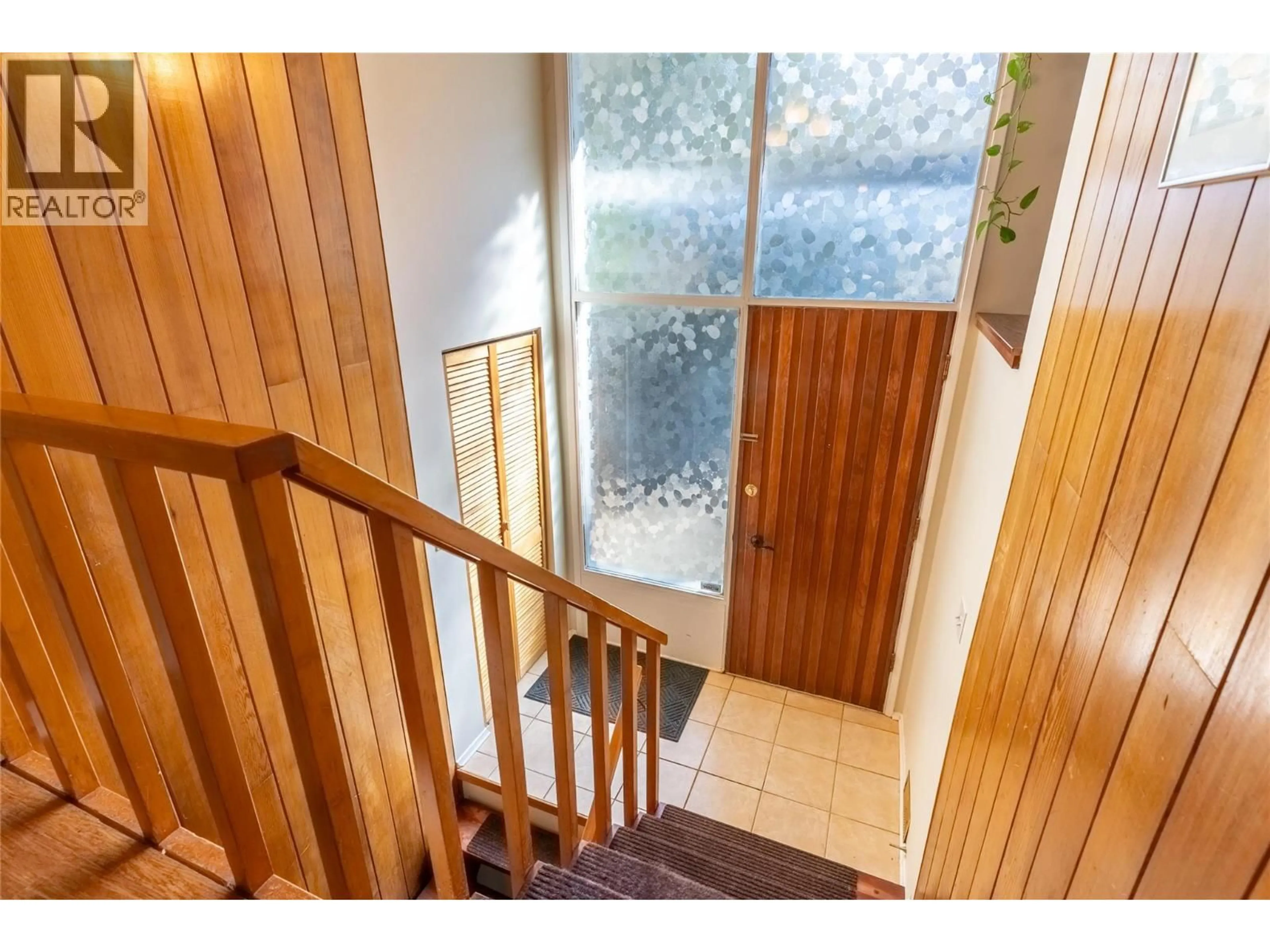 Indoor foyer for 354 MACADAM ROAD, Kamloops British Columbia V2C4R5