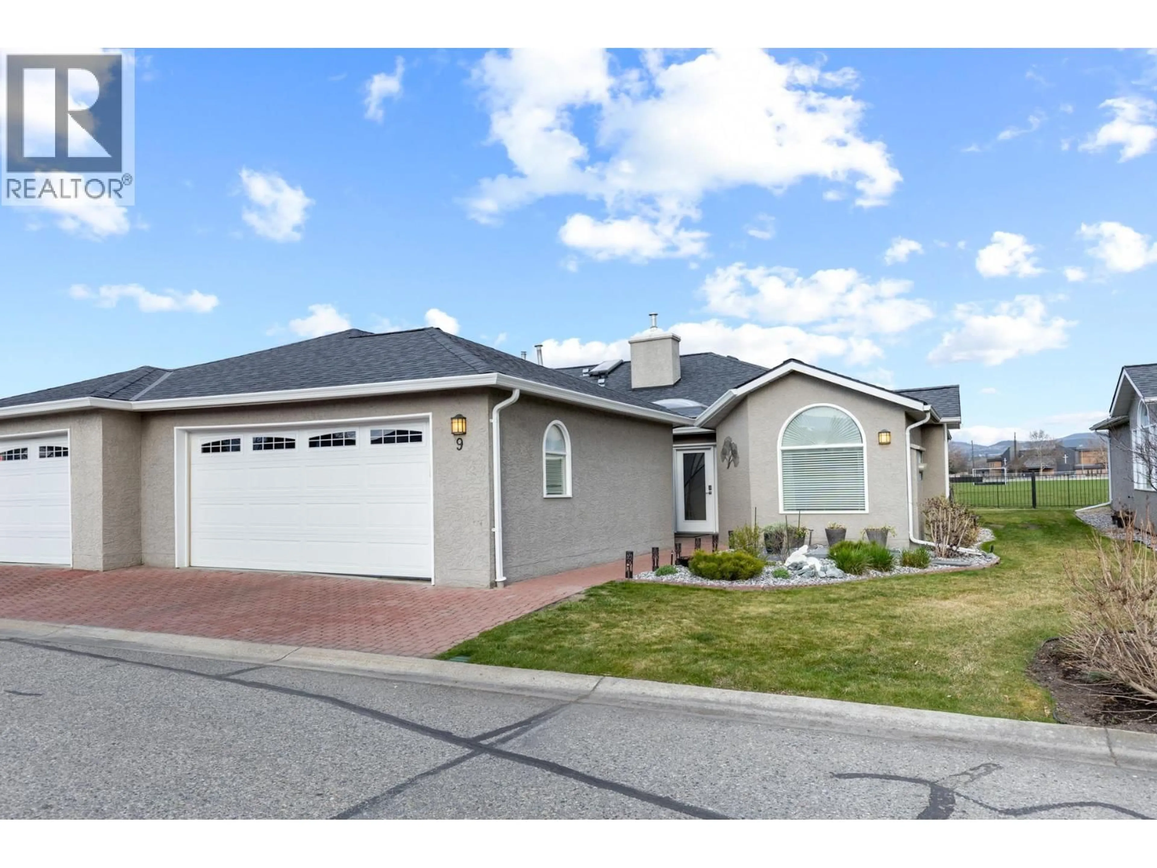 Home with vinyl exterior material, street for 9 - 1020 LANFRANCO ROAD, Kelowna British Columbia V1W3W6