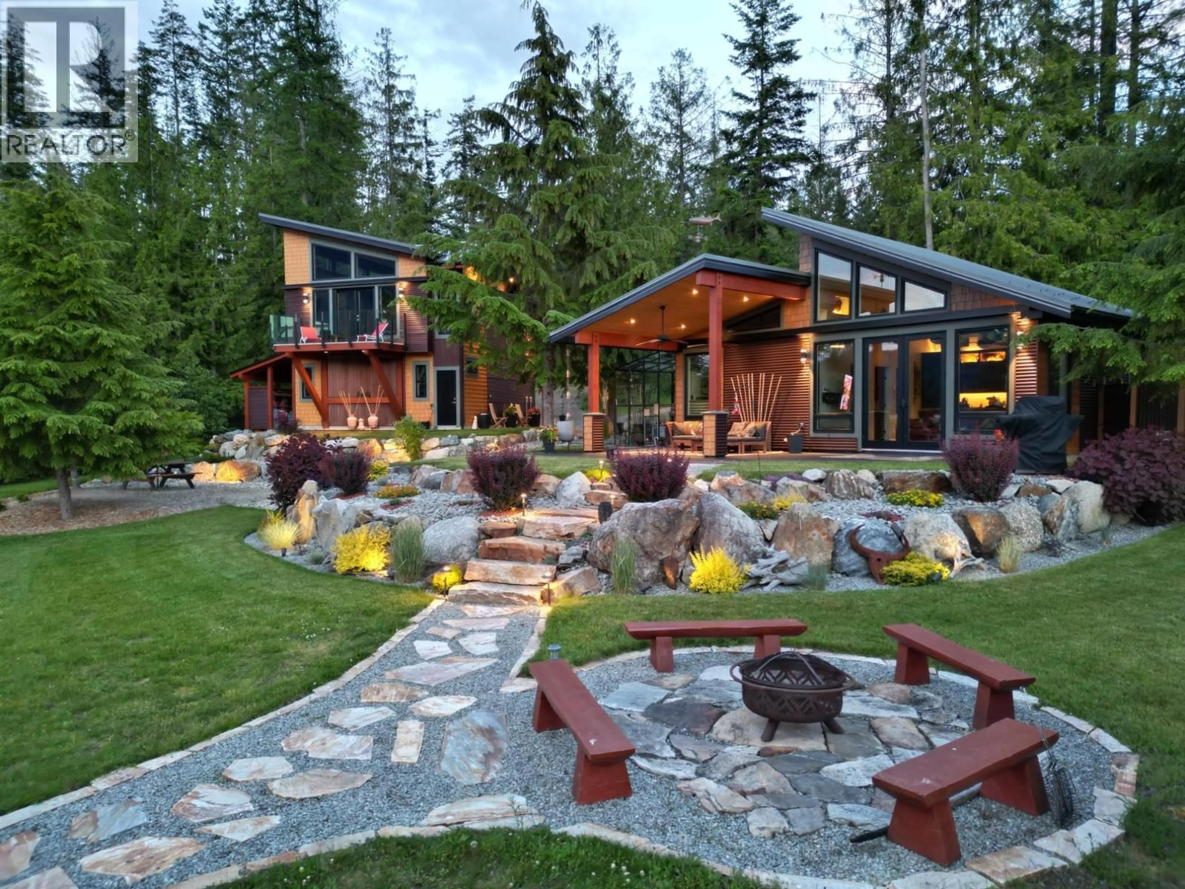 Patio, mountain view for 179 KOOTENAY LAKE ROAD, Procter British Columbia V0G1V0