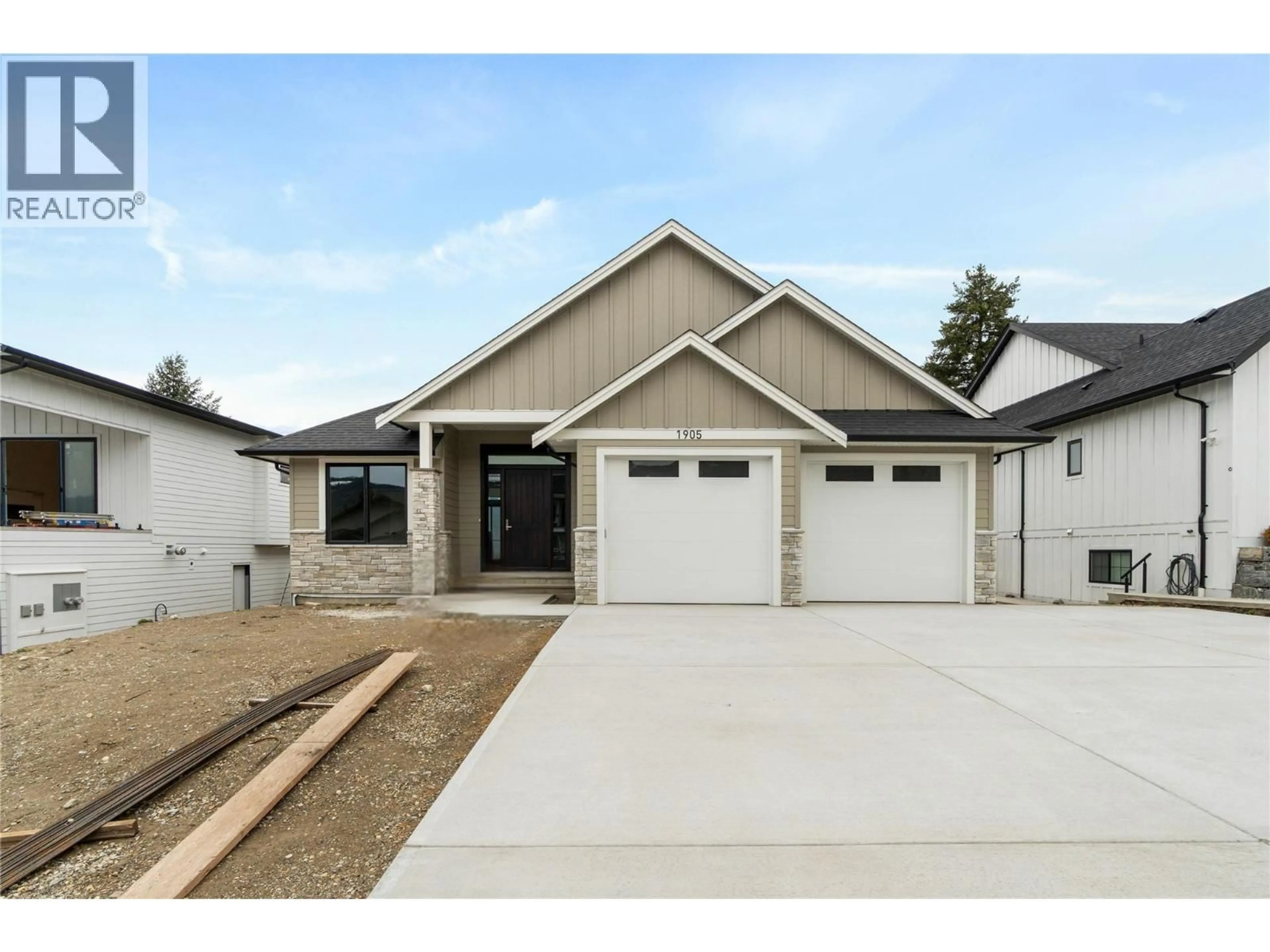 Home with vinyl exterior material, street for 1905 35 STREET NORTHEAST, Salmon Arm British Columbia V1E1M9