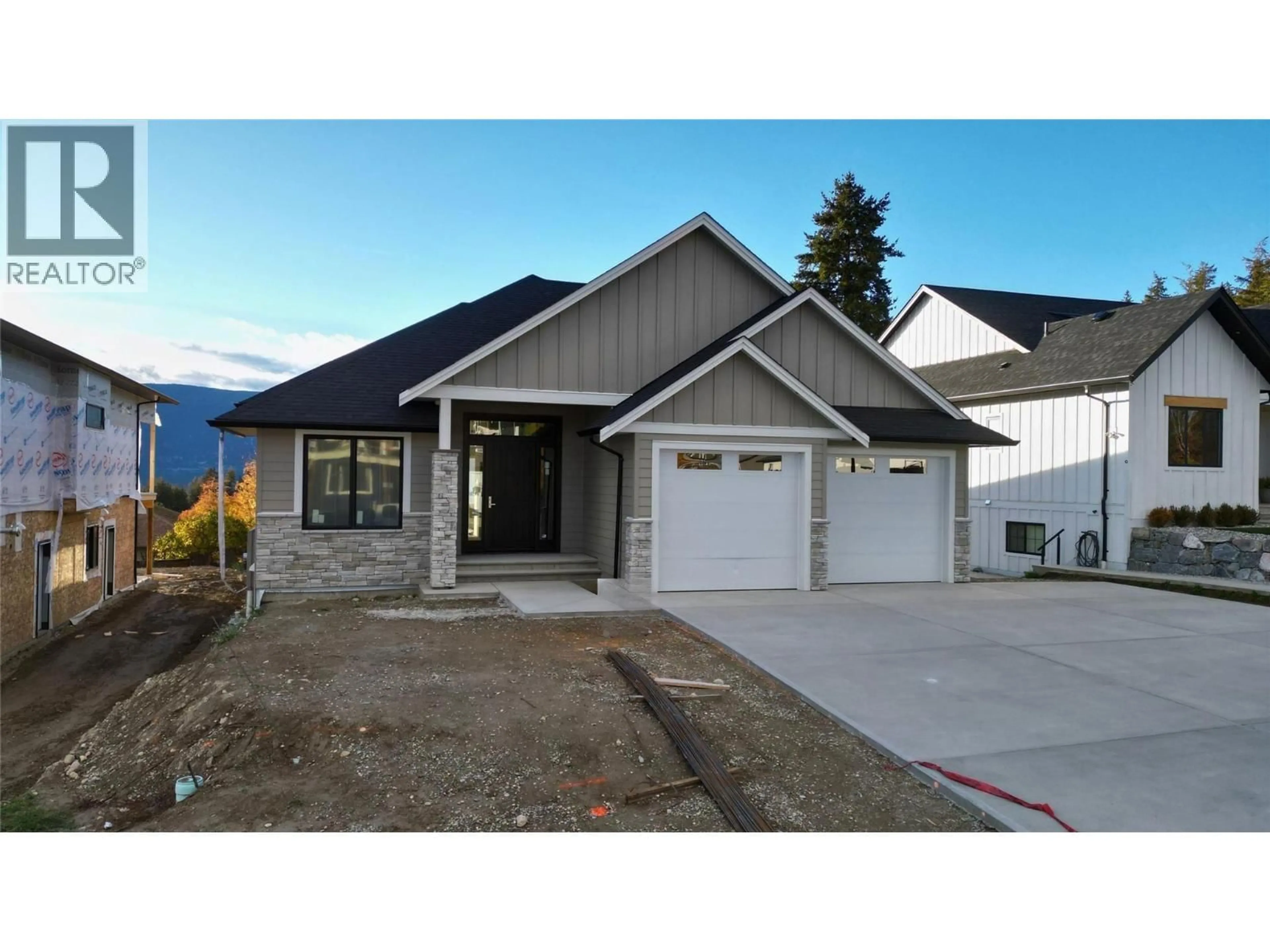 Home with vinyl exterior material, unknown for 1905 35 STREET NORTHEAST, Salmon Arm British Columbia V1E1M9
