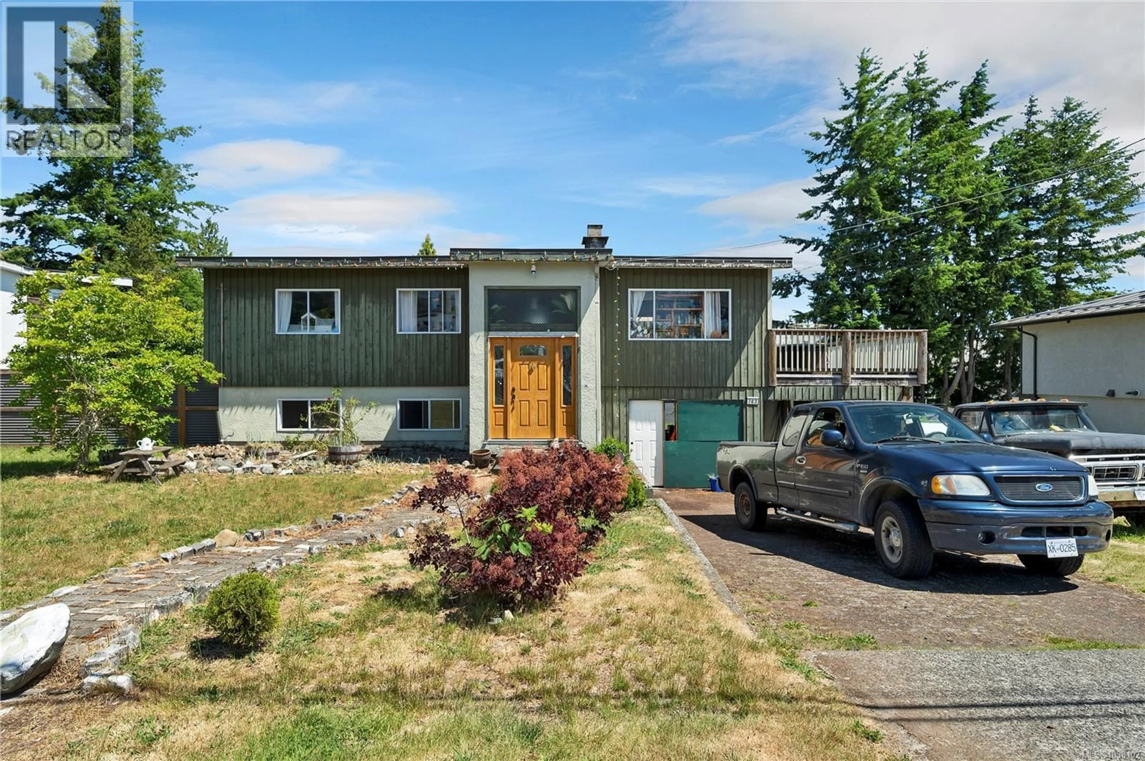 Home with vinyl exterior material, street for 763 UPLAND DRIVE, Campbell River British Columbia V9W2A8