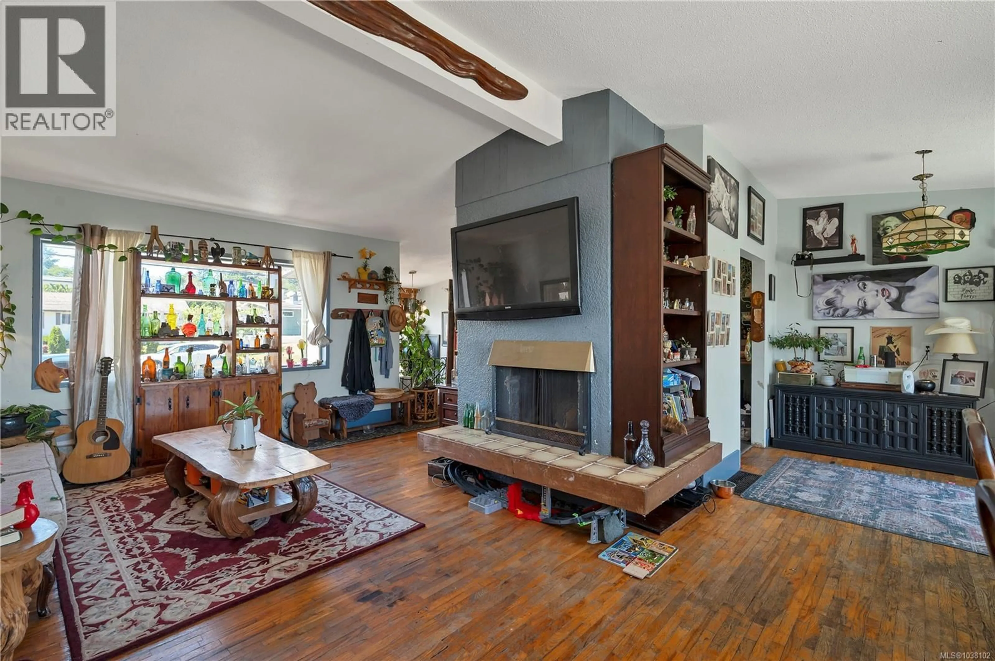 Living room with furniture, unknown for 763 UPLAND DRIVE, Campbell River British Columbia V9W2A8