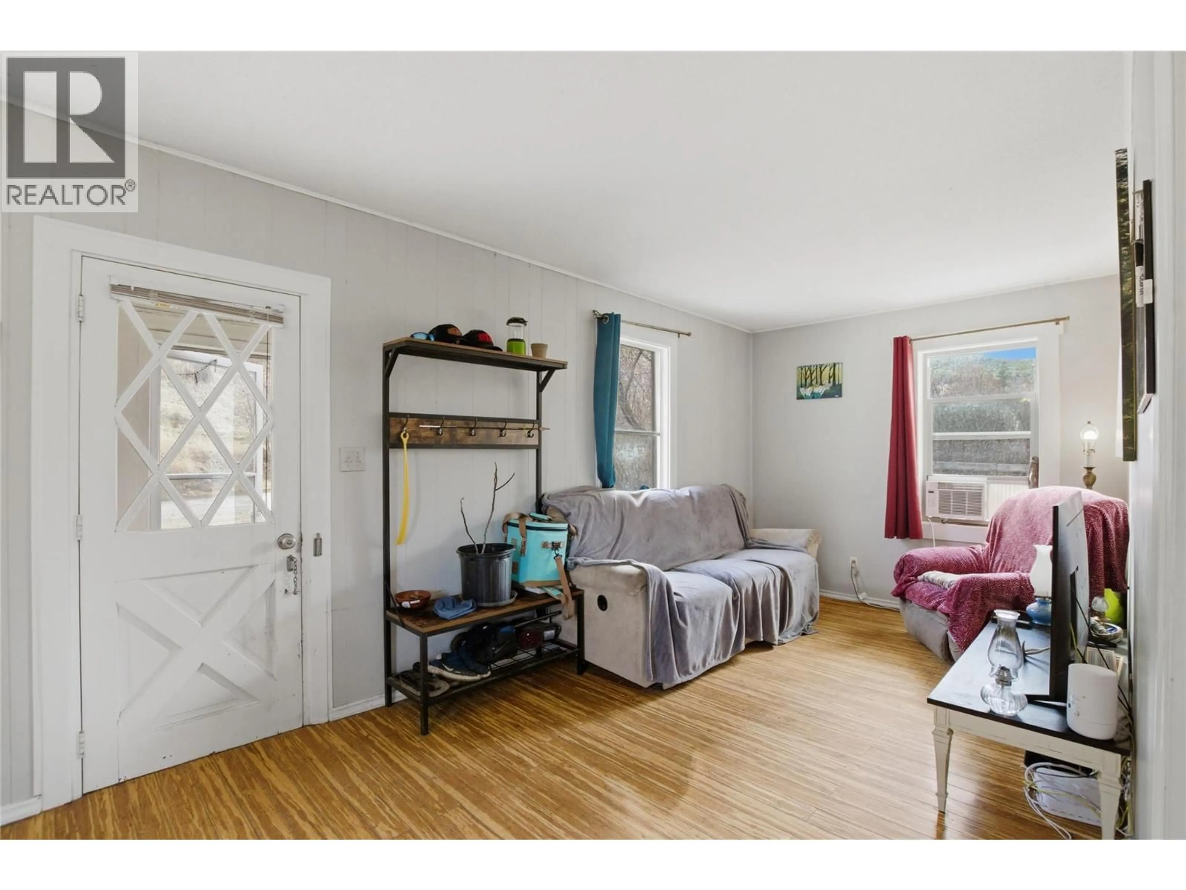 Living room with furniture, wood/laminate floor for 1915 SHUMWAY ROAD, Kamloops British Columbia V2C6T7