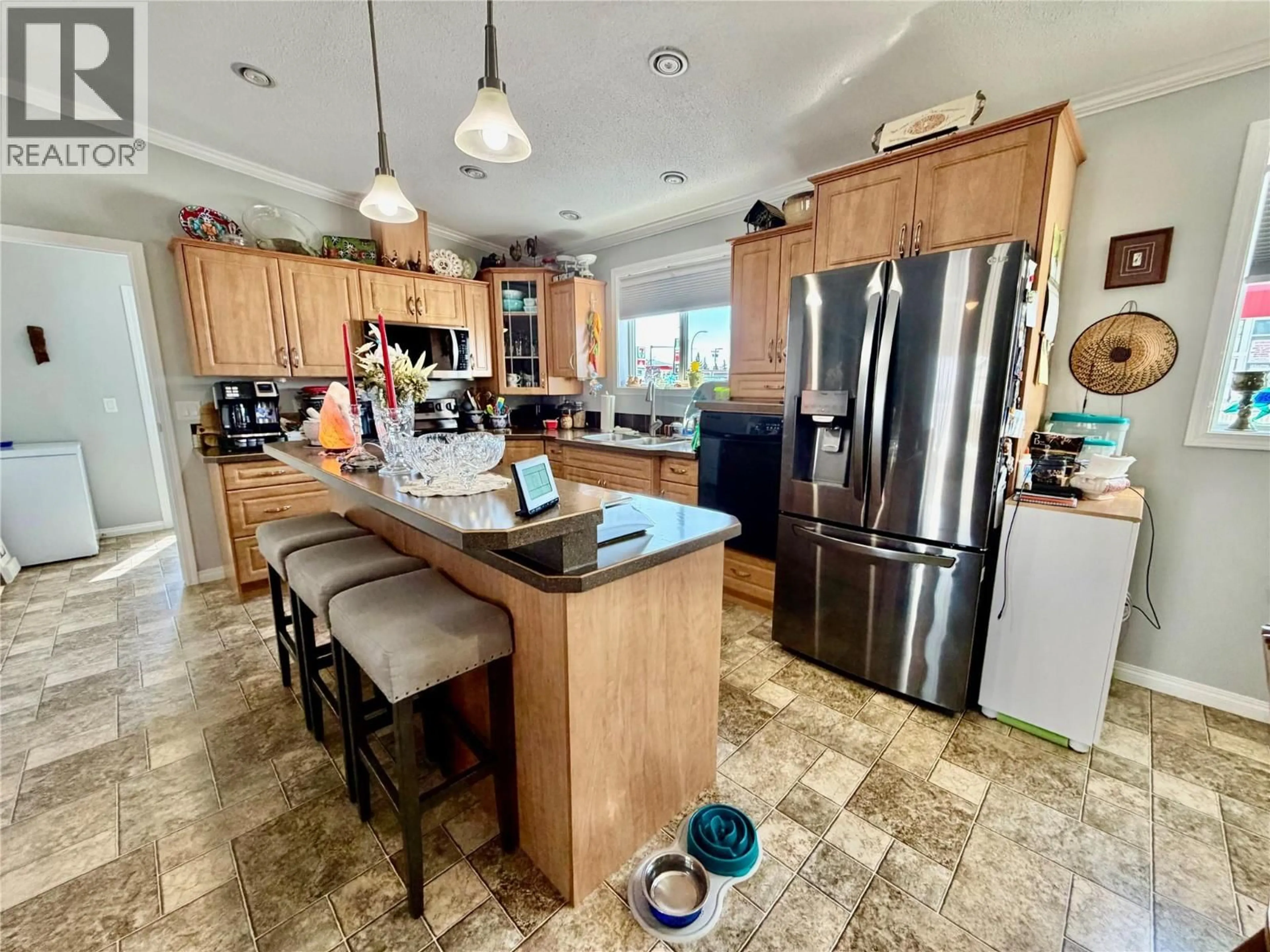 Open concept kitchen, ceramic/tile floor for 720 105 AVENUE, Dawson Creek British Columbia V1G2K6