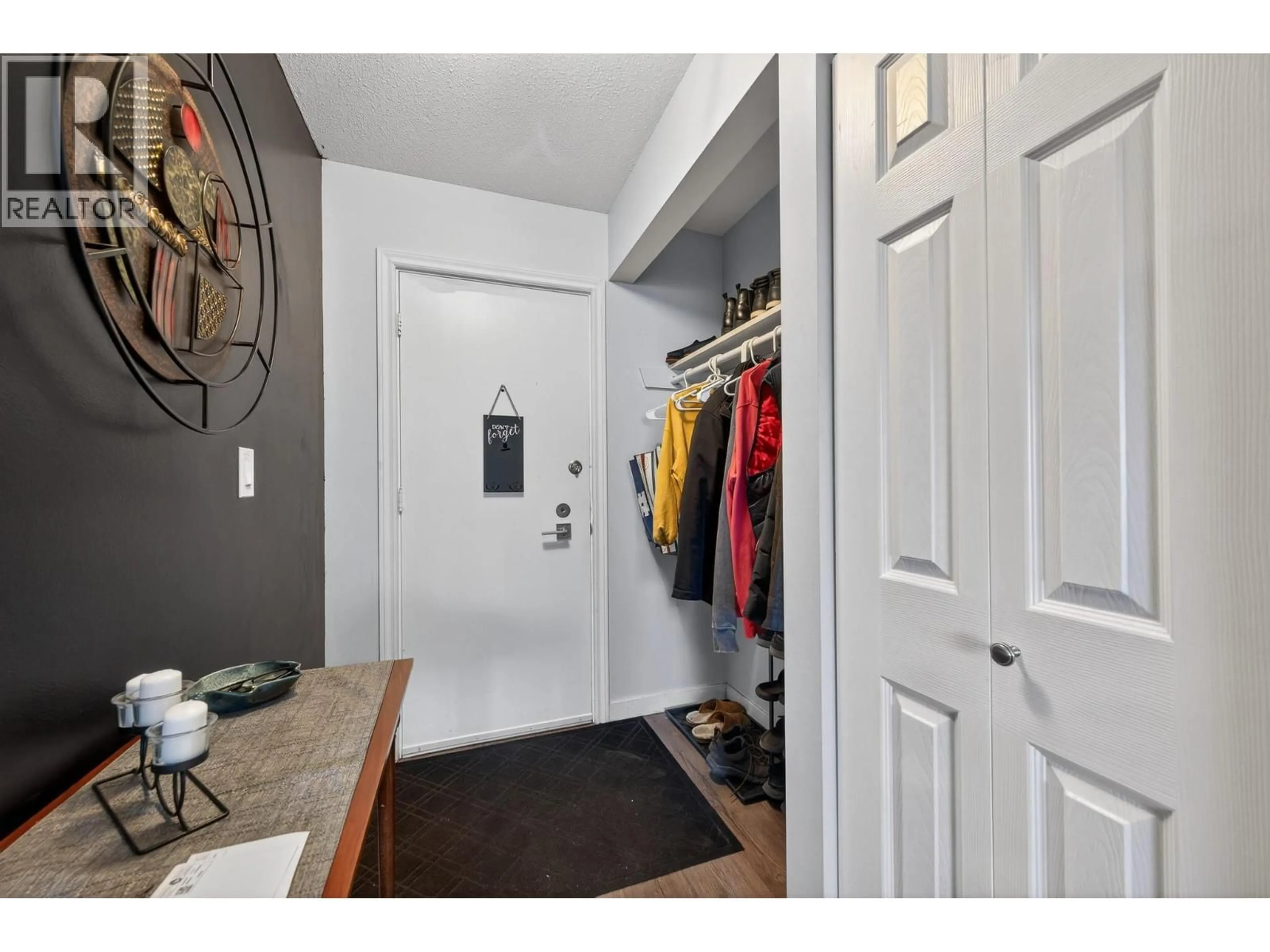 Indoor entryway for 331 - 815 SOUTHILL STREET, Kamloops British Columbia V2B5L9