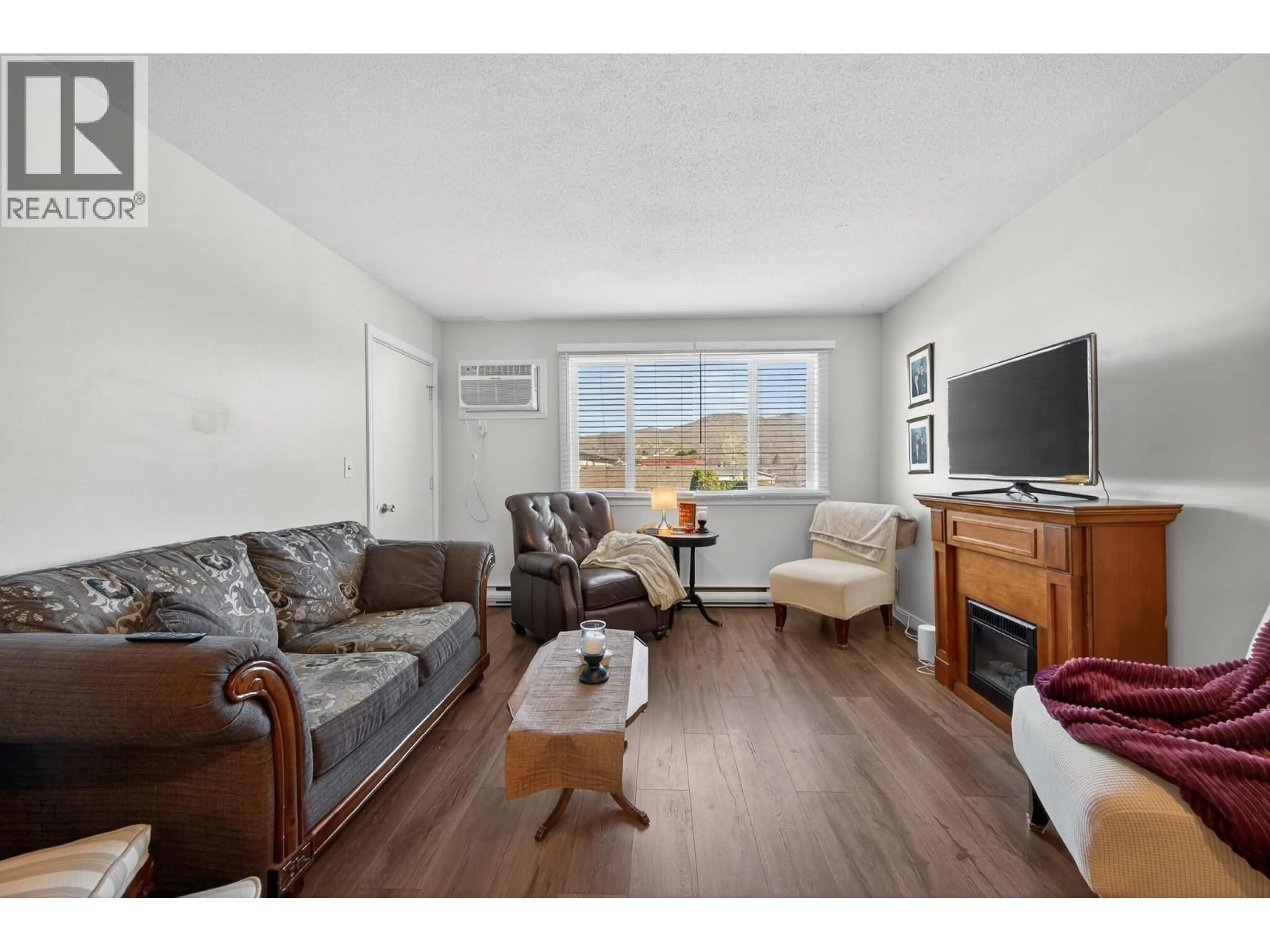 Living room with furniture, wood/laminate floor for 331 - 815 SOUTHILL STREET, Kamloops British Columbia V2B5L9