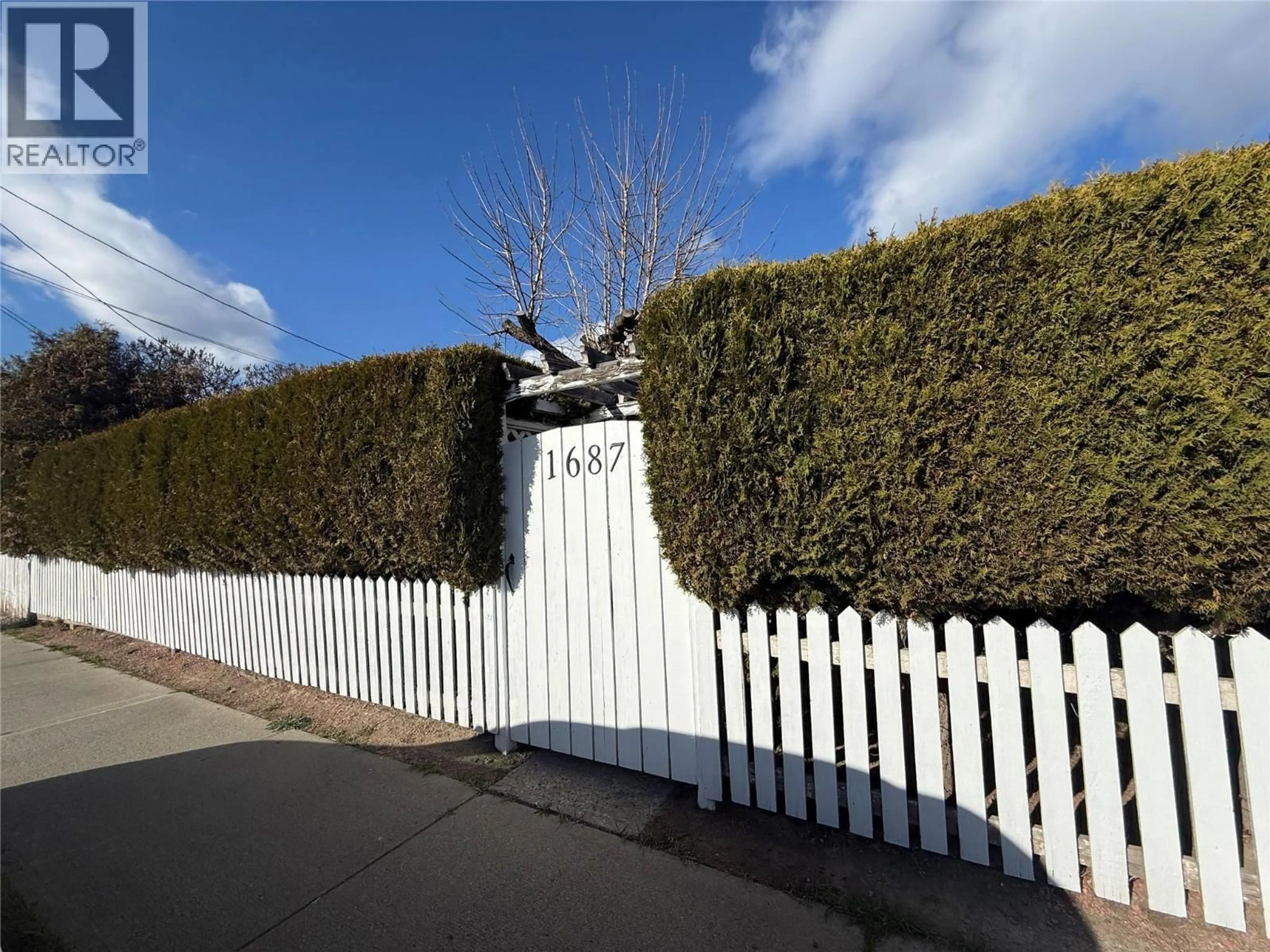 A pic from outside/outdoor area/front of a property/back of a property/a pic from drone, street for 1687 CANFORD AVENUE, Merritt British Columbia V1K1B8