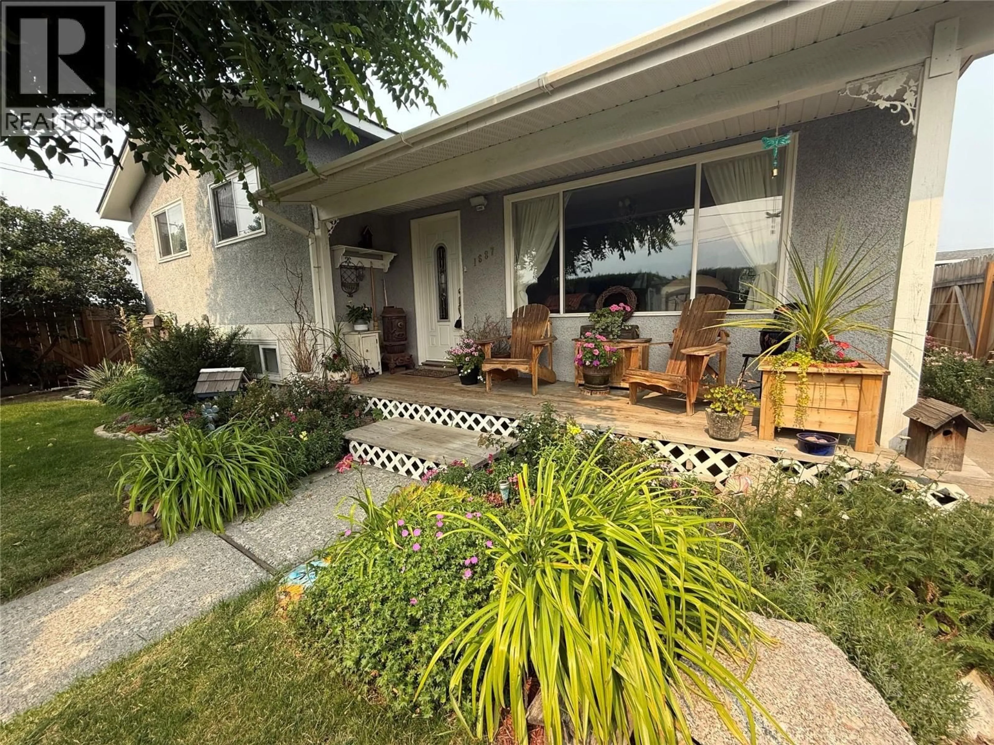 Patio, street for 1687 CANFORD AVENUE, Merritt British Columbia V1K1B8