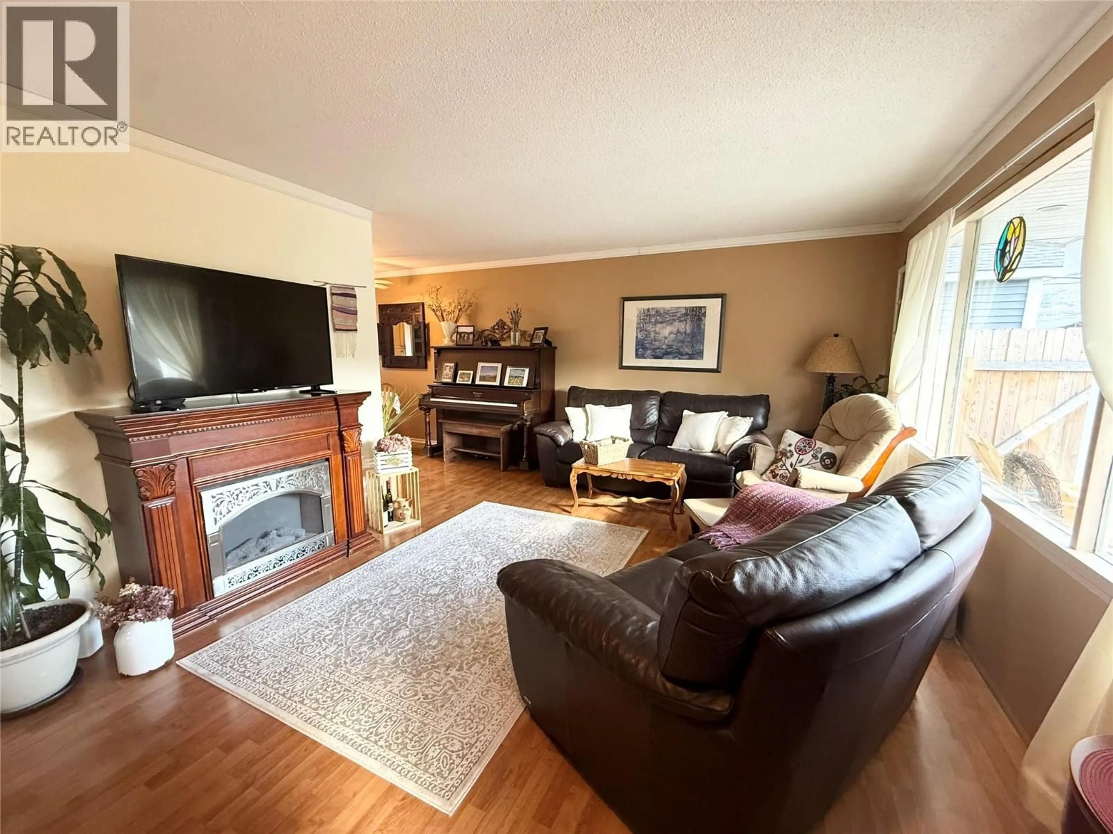 Living room with furniture, wood/laminate floor for 1687 CANFORD AVENUE, Merritt British Columbia V1K1B8