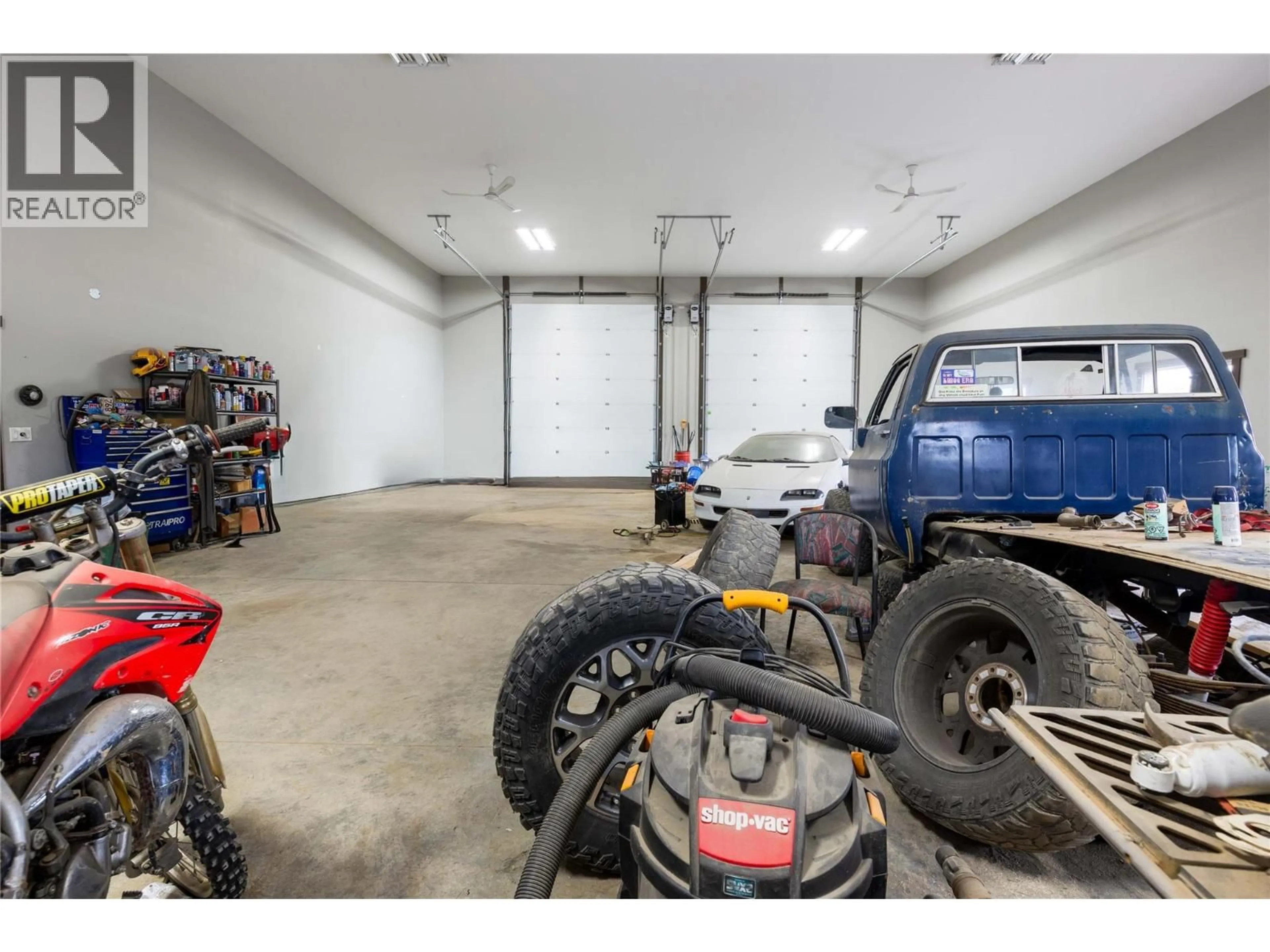 Indoor garage for 5311 30 AVENUE NORTHWEST, Salmon Arm British Columbia V1E3A9
