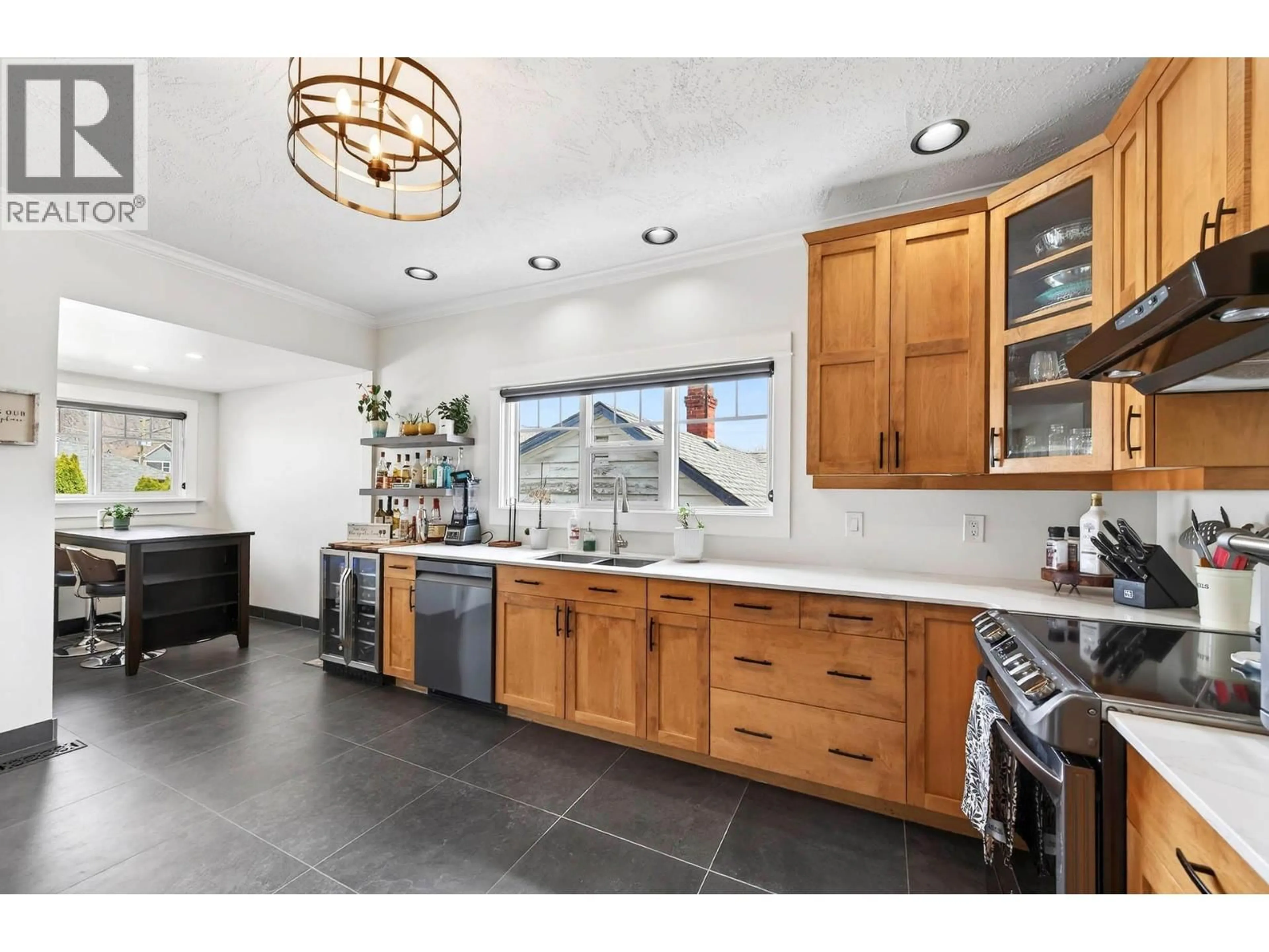 Open concept kitchen, ceramic/tile floor for 862 BATTLE STREET, Kamloops British Columbia V2C2M8