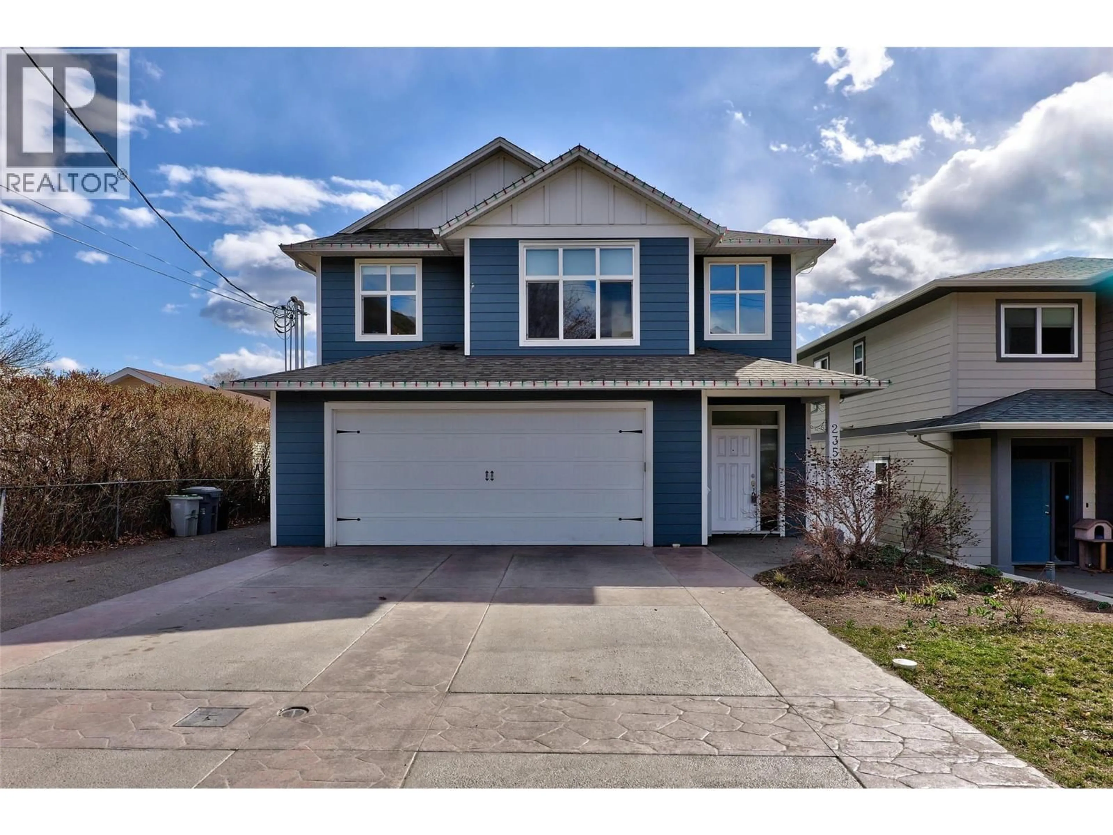 Home with vinyl exterior material, street for 2355 PARKCREST AVENUE, Kamloops British Columbia V2B4Y2