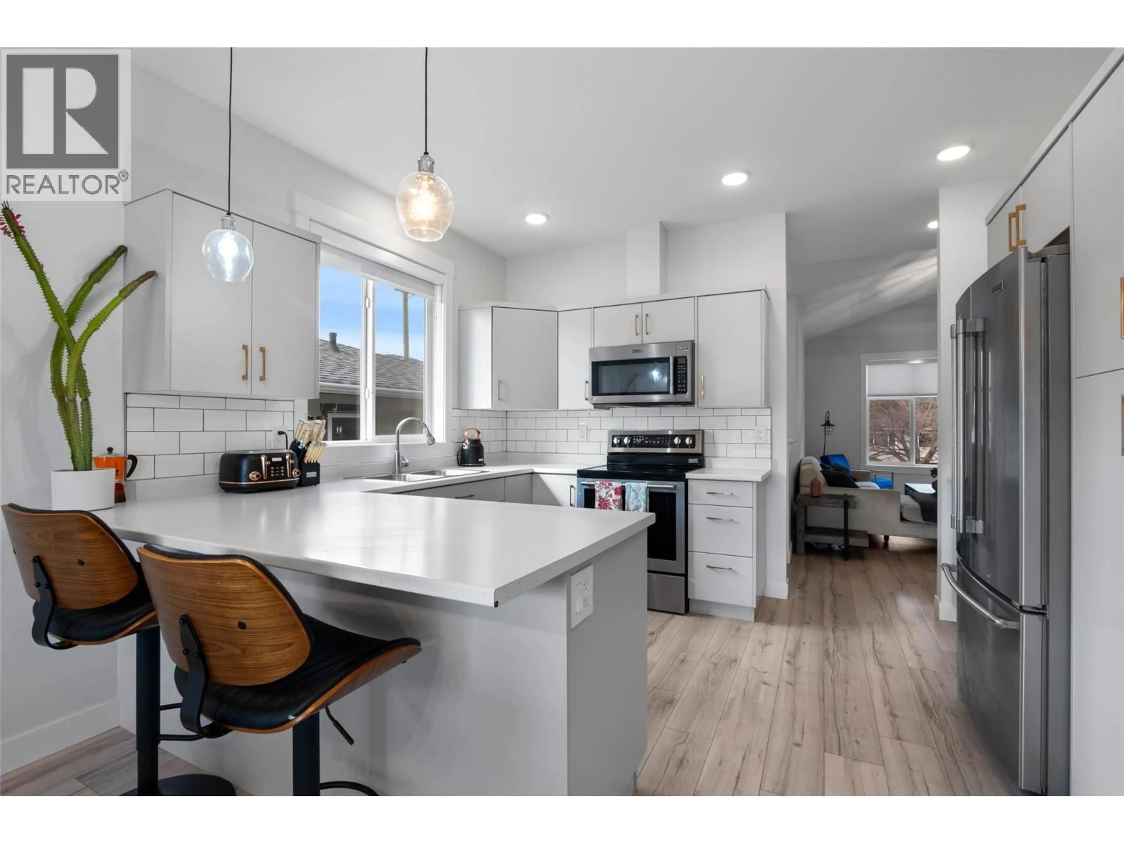 Open concept kitchen, unknown for 2355 PARKCREST AVENUE, Kamloops British Columbia V2B4Y2