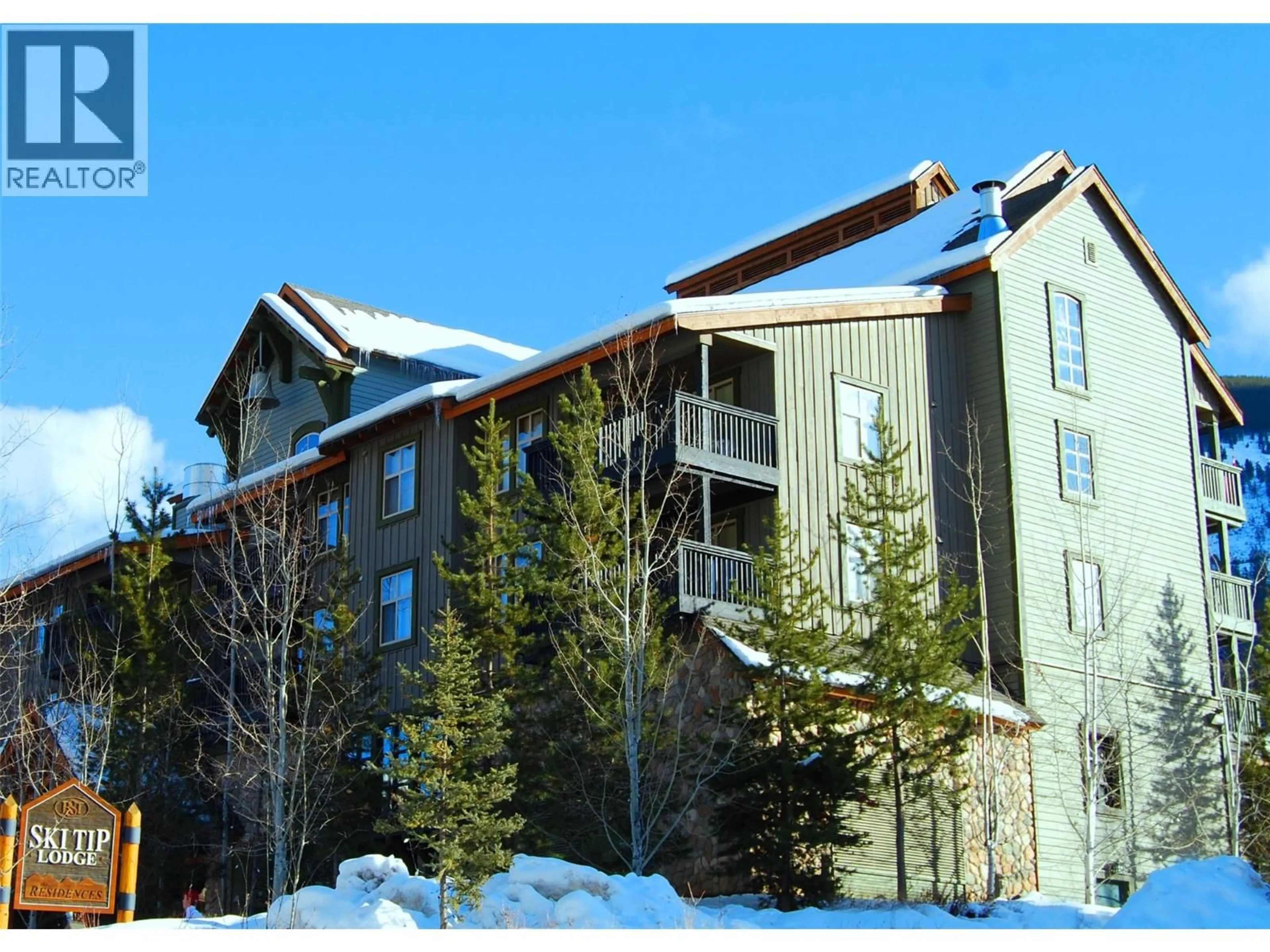 A pic from outside/outdoor area/front of a property/back of a property/a pic from drone, building for 205 - 2050 SUMMIT DRIVE, Panorama British Columbia V0A1T0