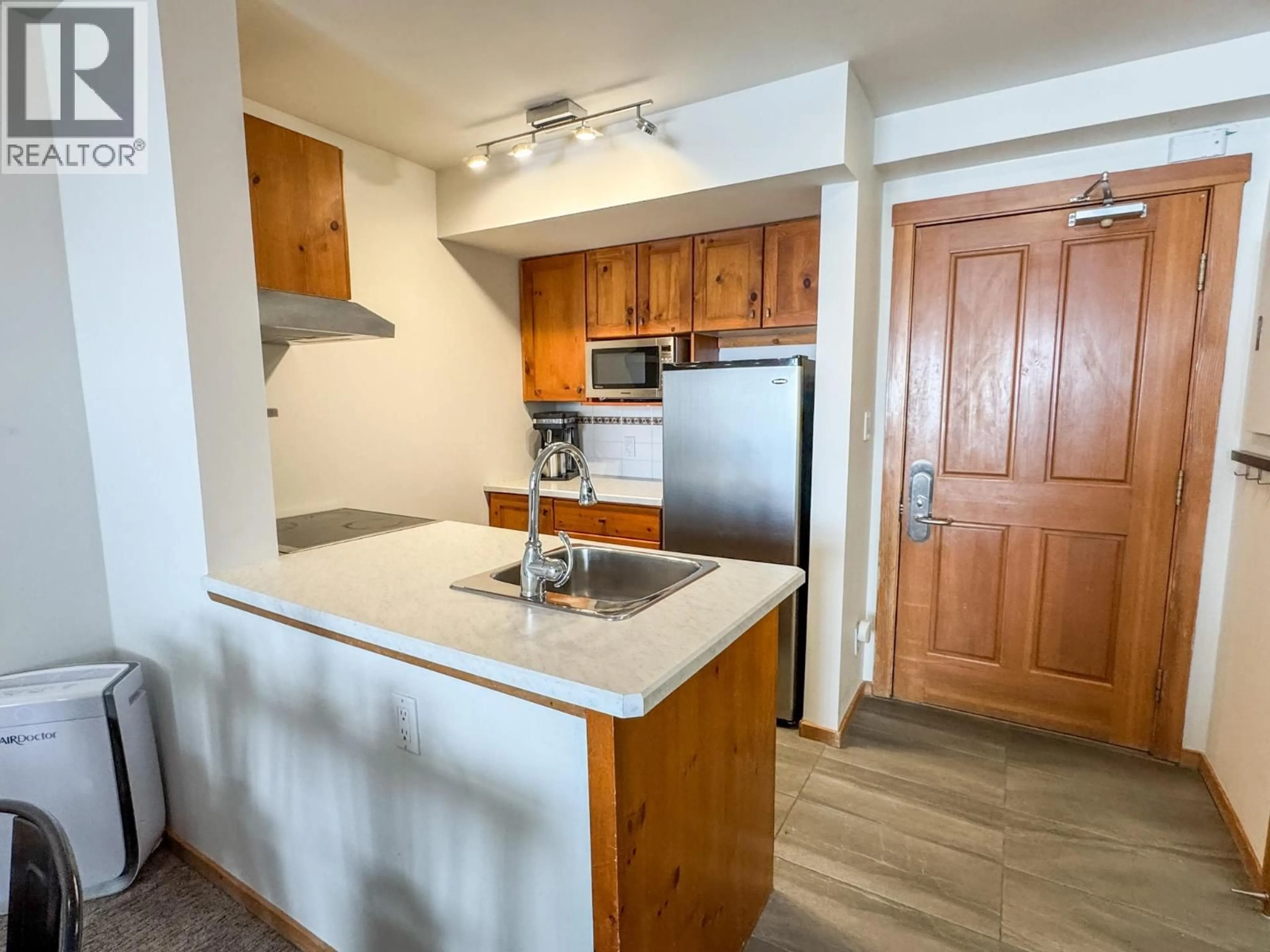 Standard kitchen, unknown for 205 - 2050 SUMMIT DRIVE, Panorama British Columbia V0A1T0