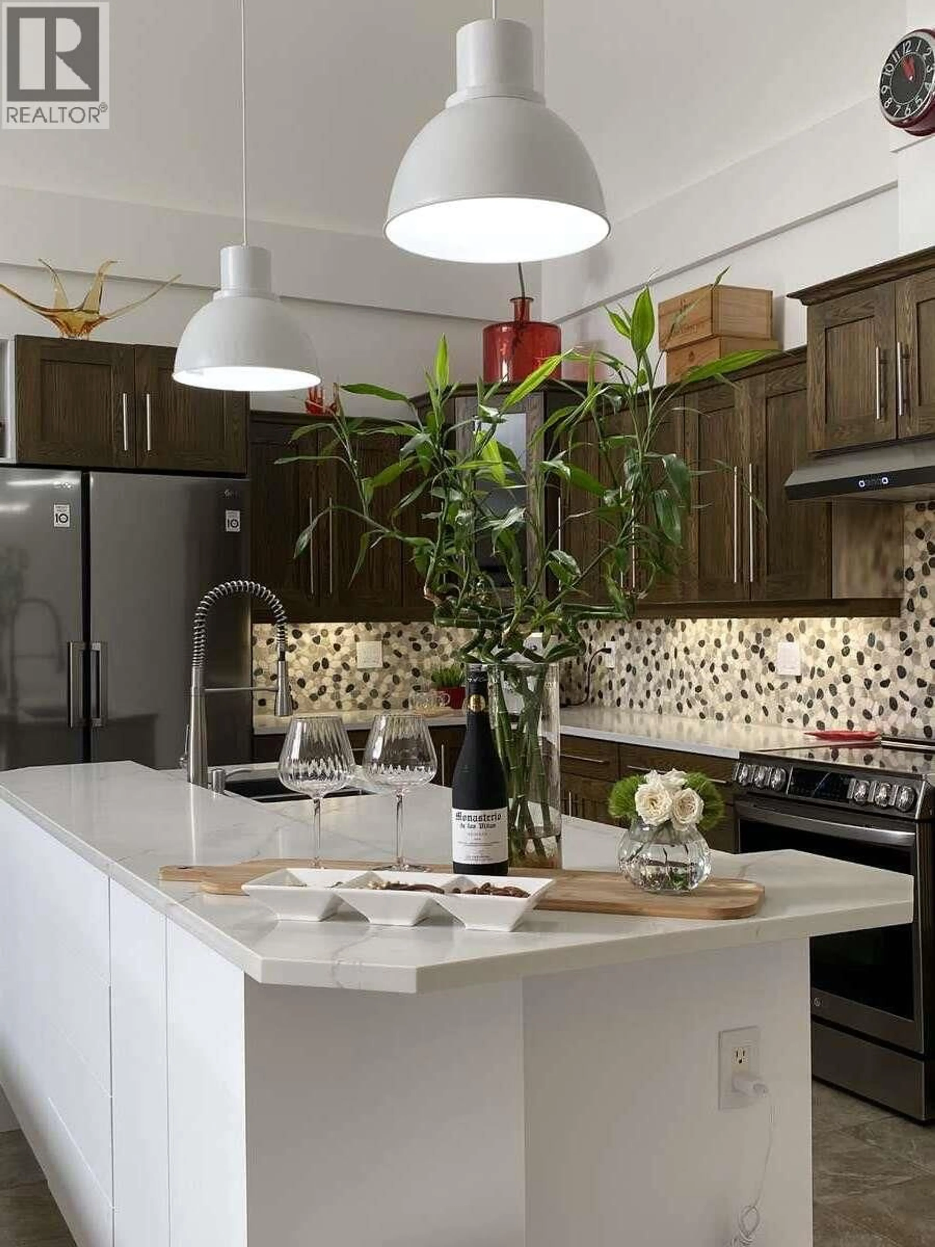 Contemporary kitchen, unknown for 307 - 1905 PANDOSY STREET, Kelowna British Columbia V1Y1R8