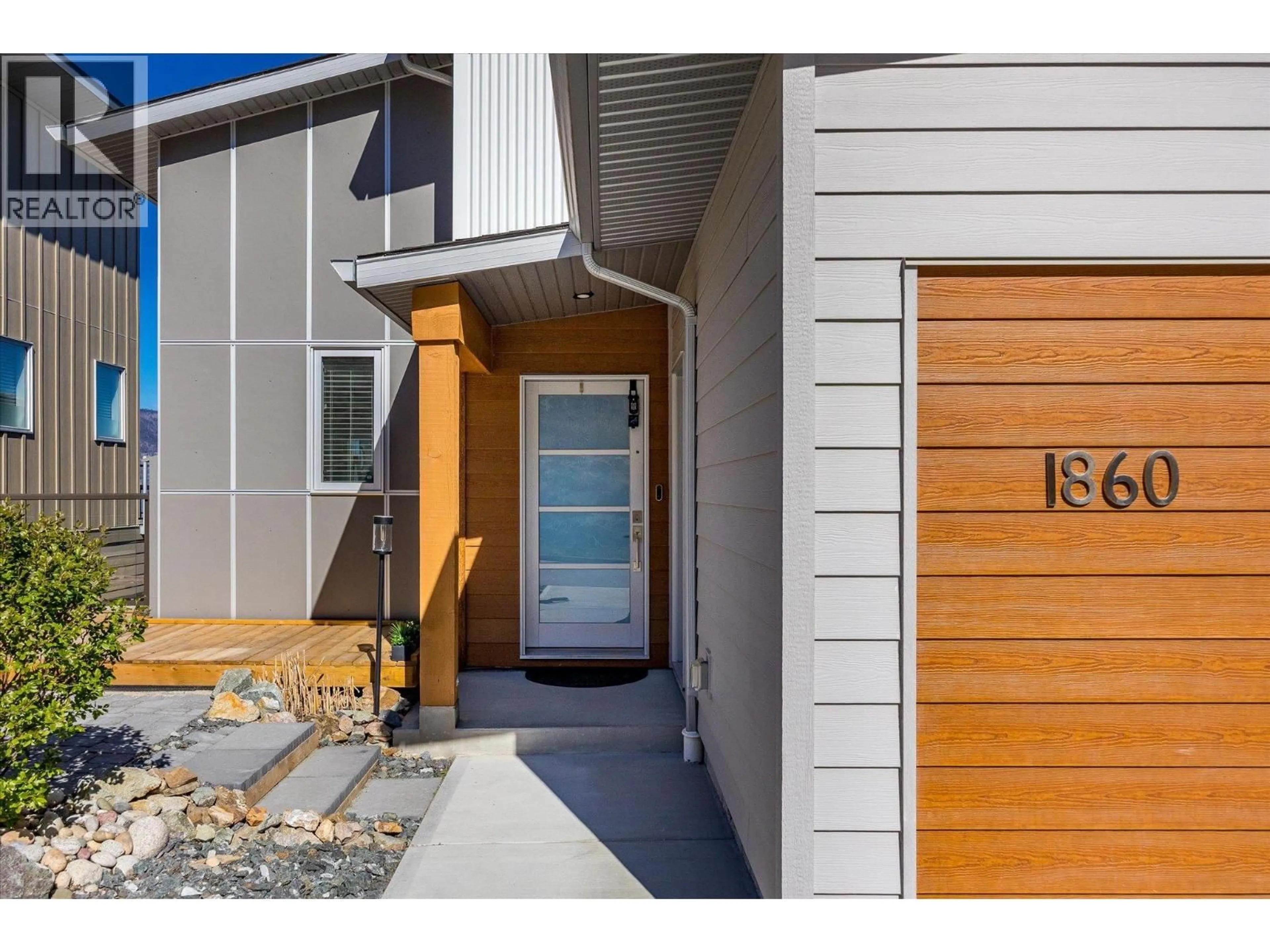 Indoor entryway for 1860 BLUE BUNCH COURT, Kelowna British Columbia V1V0C6
