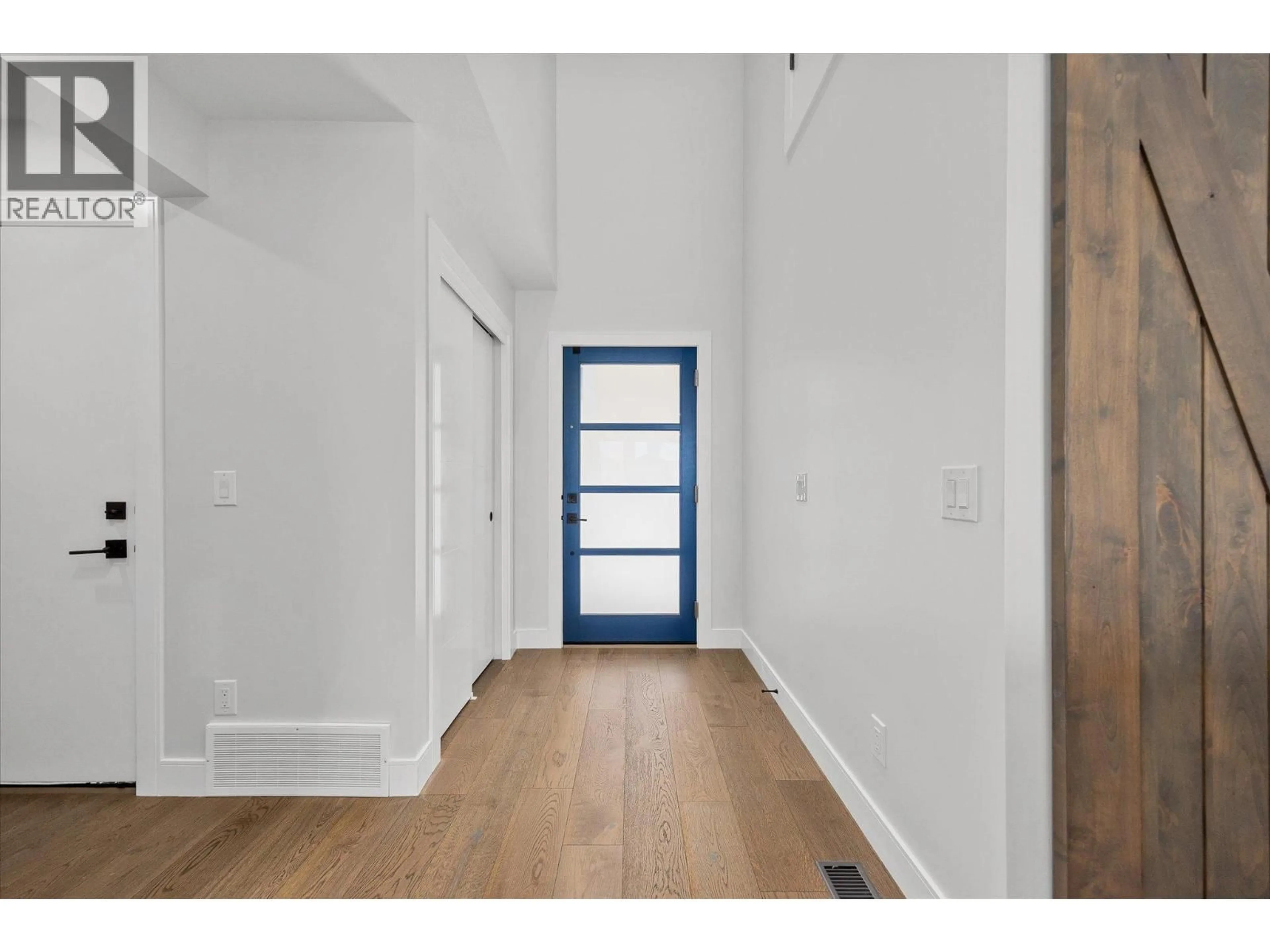 Indoor entryway for 1860 BLUE BUNCH COURT, Kelowna British Columbia V1V0C6