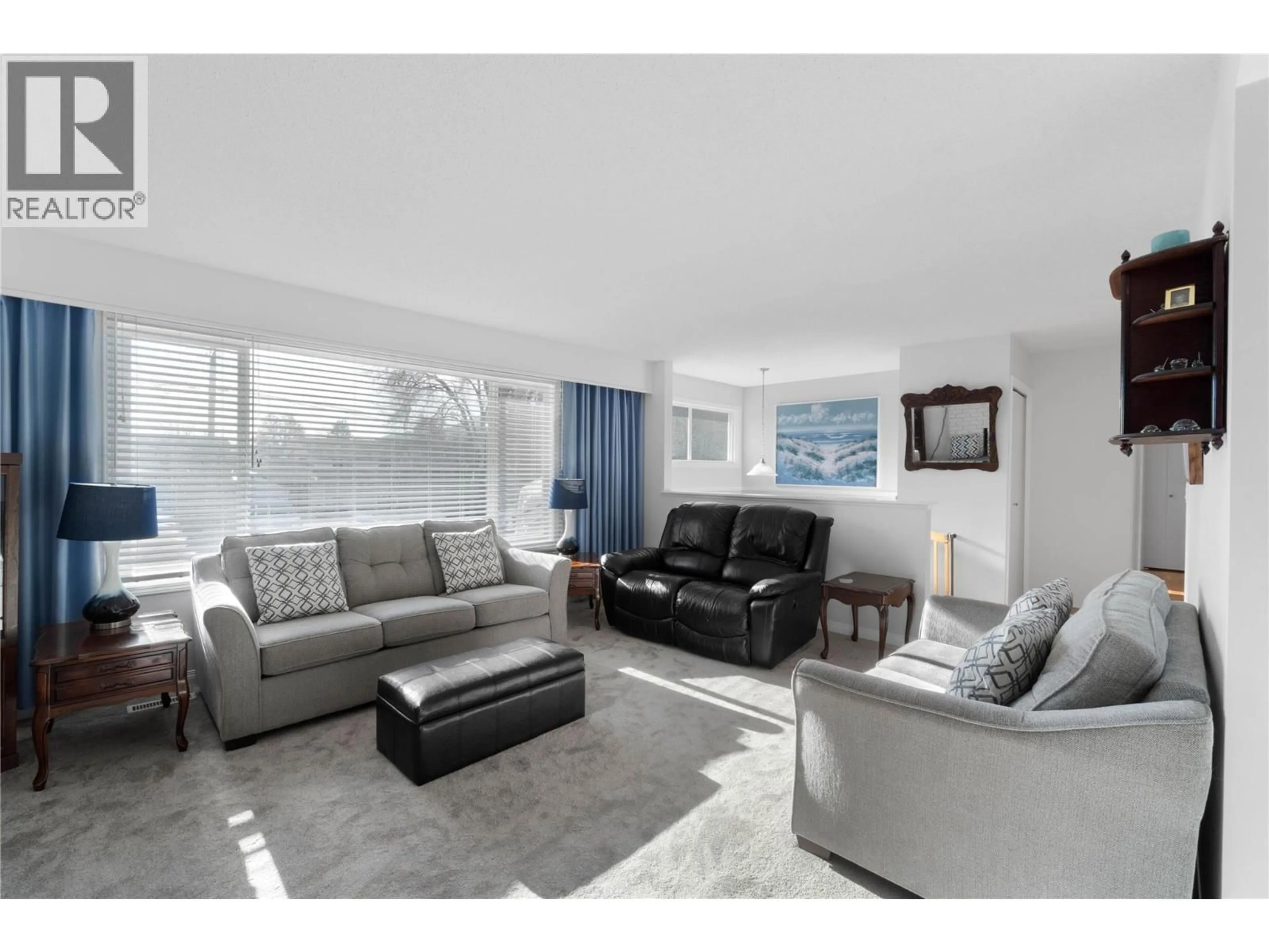 Living room with furniture, unknown for 882 DEVER DRIVE, Kamloops British Columbia V2B6R1