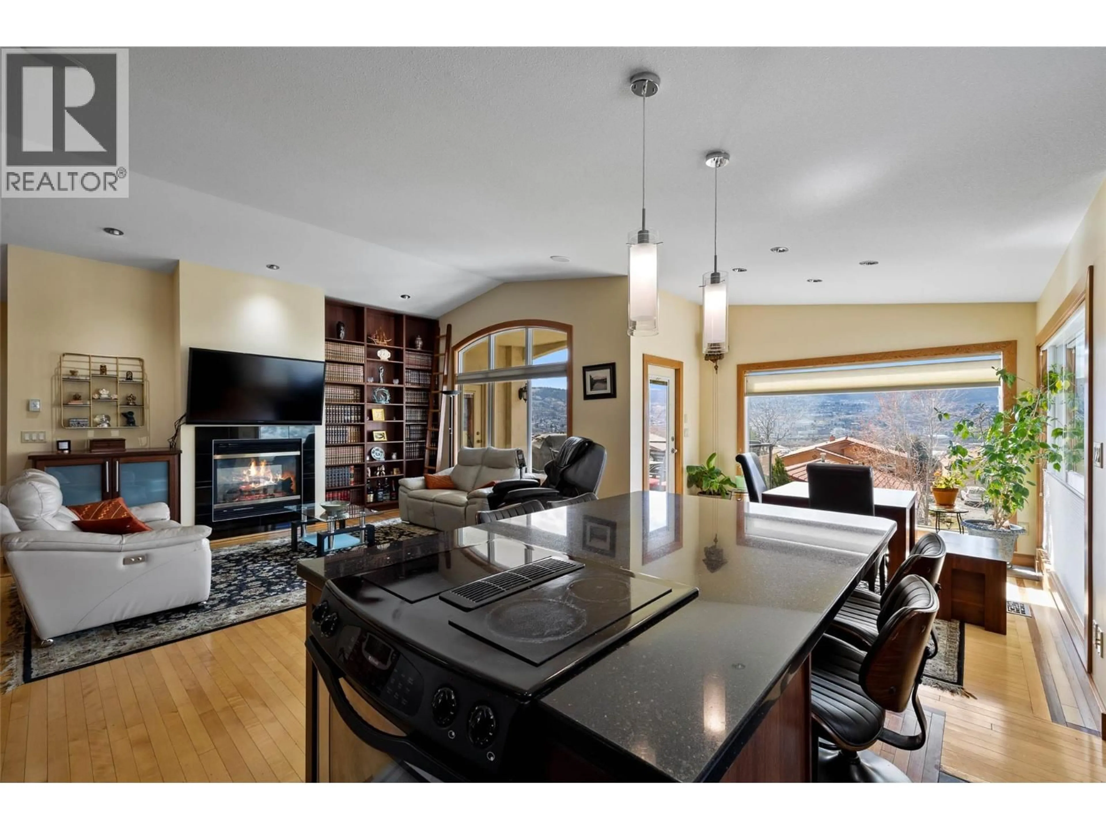 Open concept kitchen, ceramic/tile floor for 601 ROSEWOOD LANE, Kamloops British Columbia V2H1T3